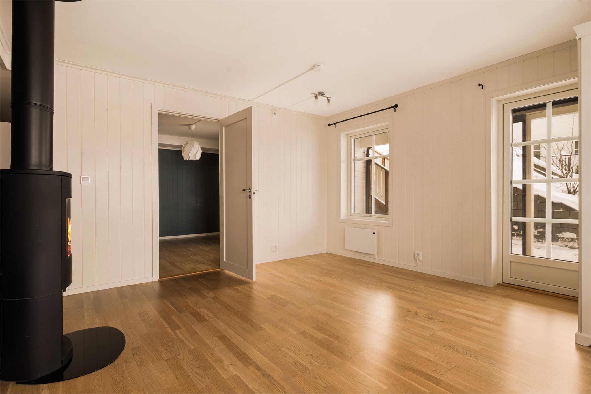 Leiligheten har to soverom - det ene med adkomst fra stue.