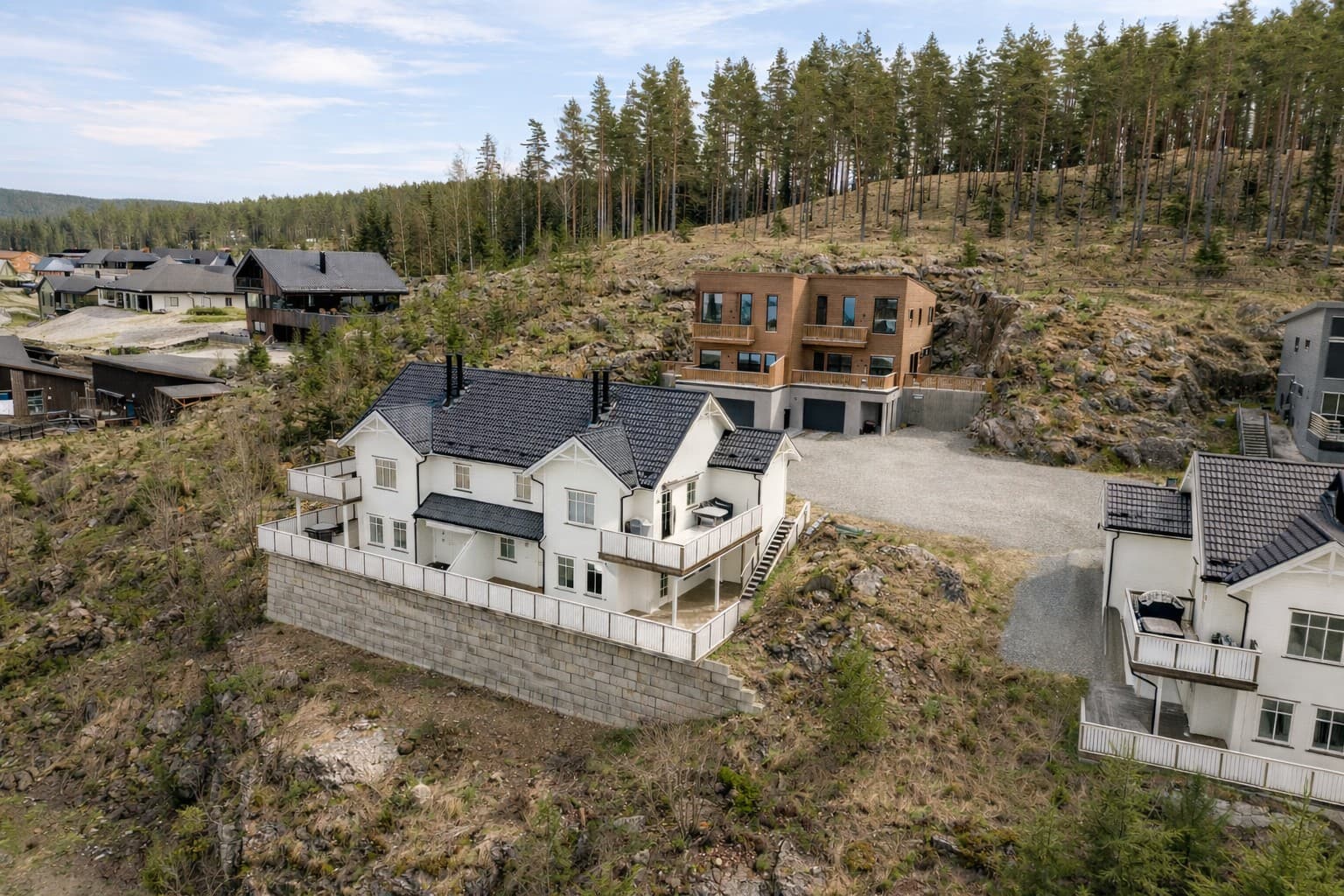 EMERA Eiendomsmegling ved Solveig Granlund har gleden av å presentere Festningslia 5B!