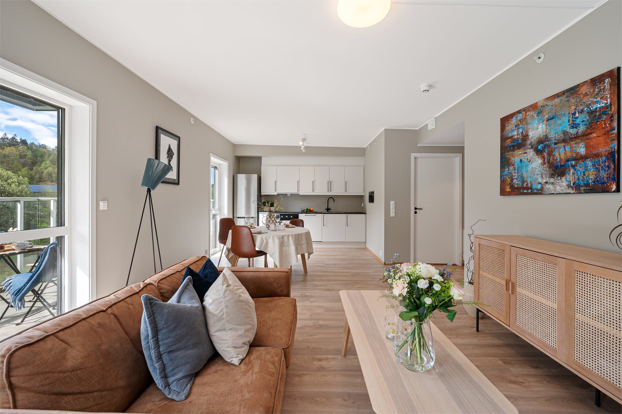 - Stue/kjøkken måler 28,2m² -