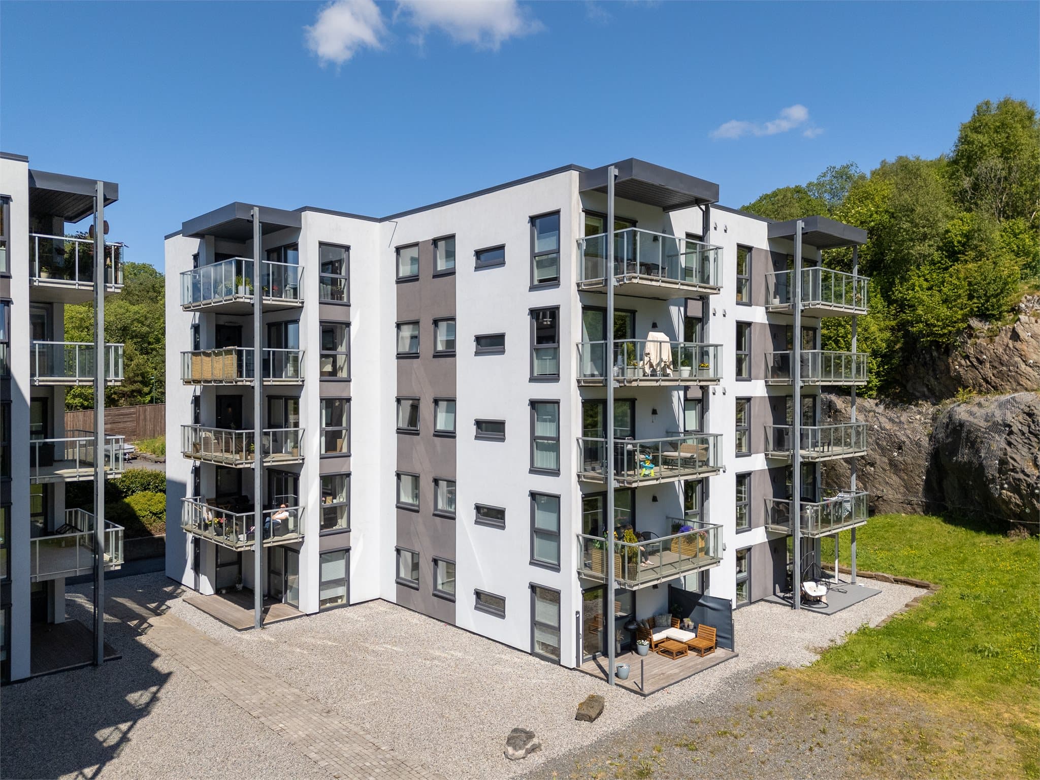 - Attraktiv og familievennlig beliggenhet i et etablert og rolig boligområde -
