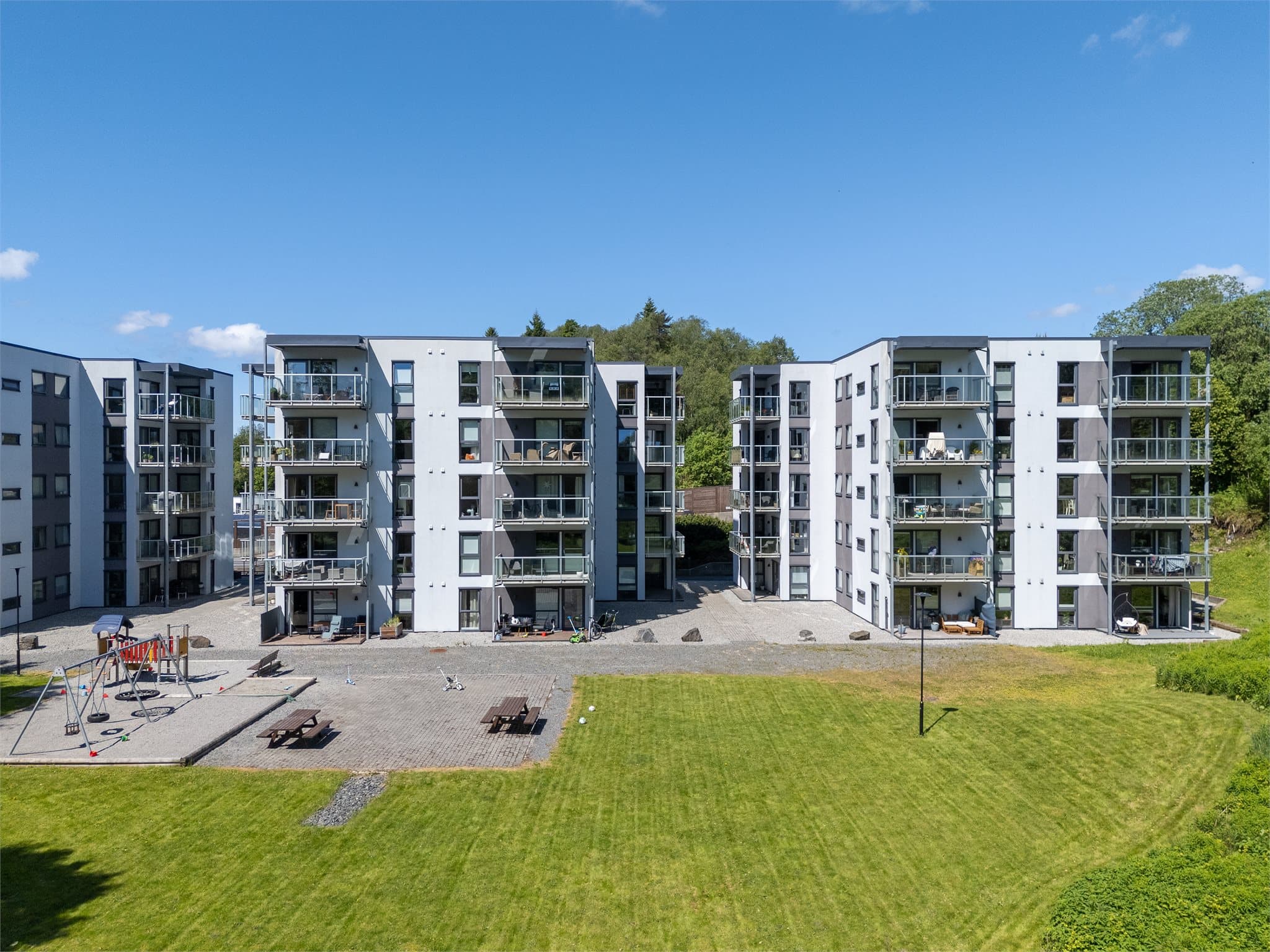 - Dolvik Terminal ligger en kort spasertur unna med flere busslinjer som knytter området til øvrige deler av Bergen -