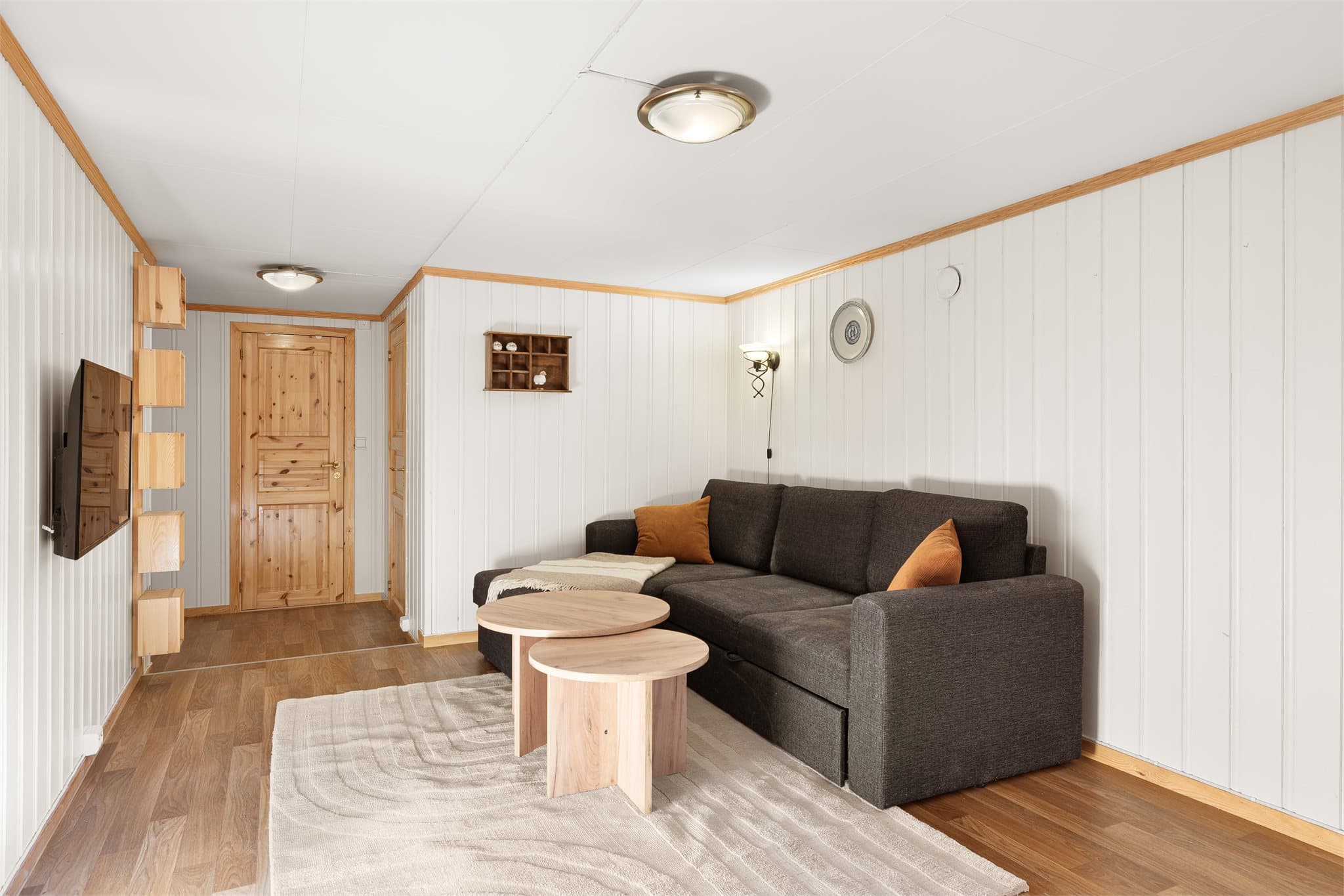 Kjellerstue målt ca. 20 kvm med gode møbleringsmuligheter.