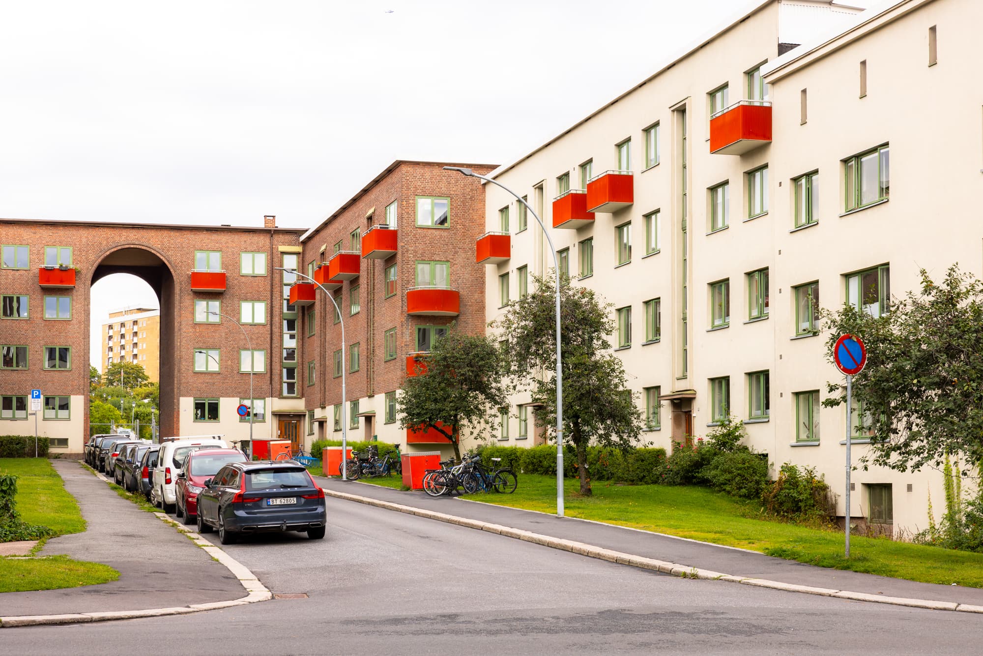 Leiligheten disponerer bod i kjeller, perfekt til lagring av sykkel, sportsutstyr eller ekstra ting. Sentral beliggenhet i populære Sagene med kort vei til parker, kafeer, kollektivtransport og byliv.