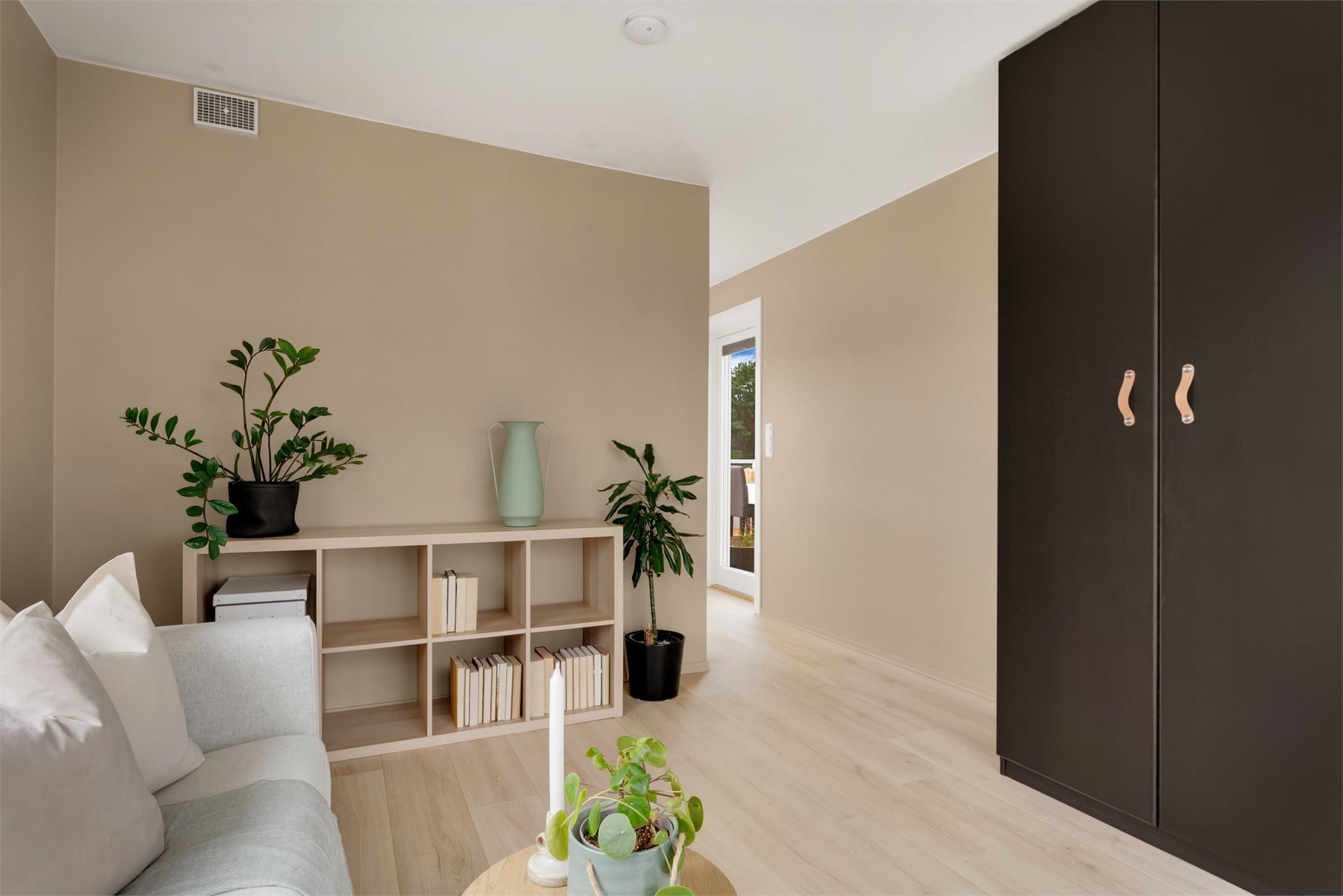 - Merk gjennomgående likt gulv i hele boligen sørger for et flott helhetsinntrykk og en rød tråd
-