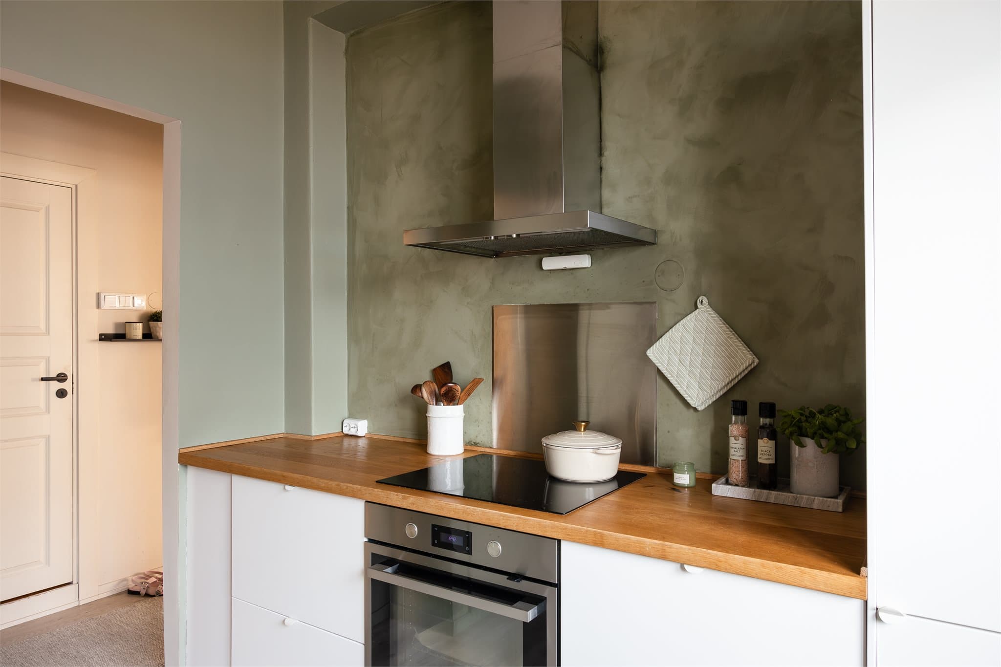 Kjøkkeninnredning med tidløse fronter.