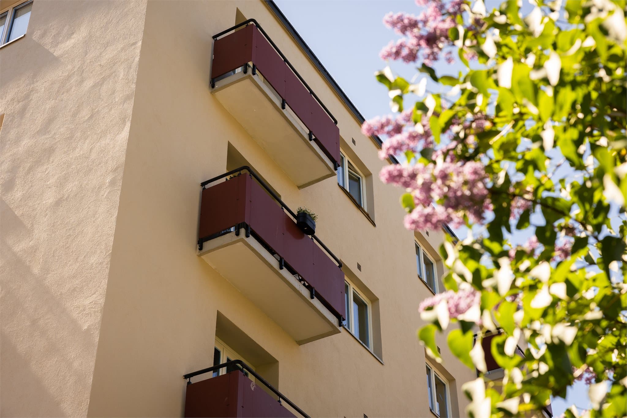 Her bor du høyt og fritt i byggets 4. etasje.