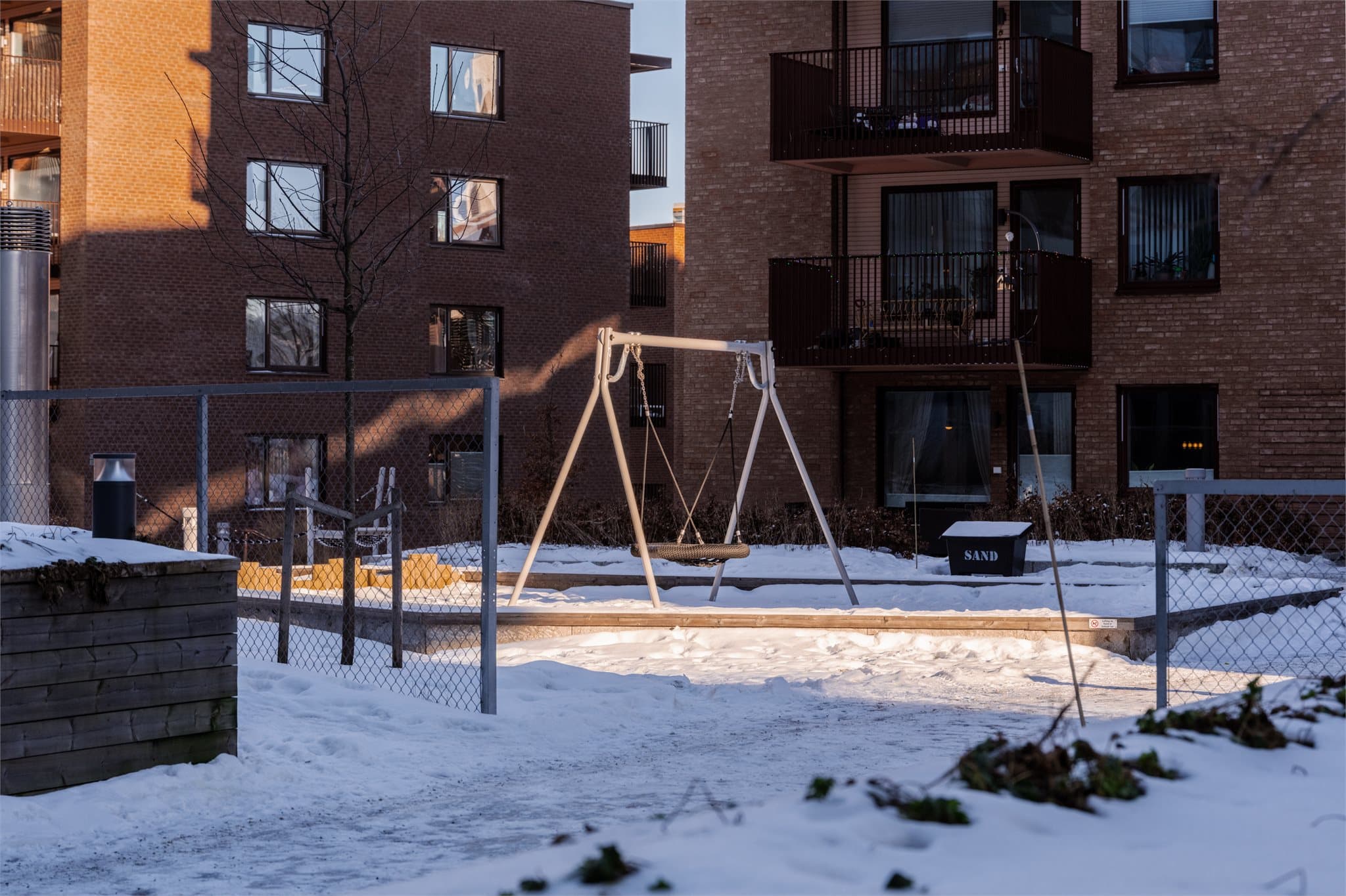 Utenfor finnes flotte gårdsrom for både små og store beboere.