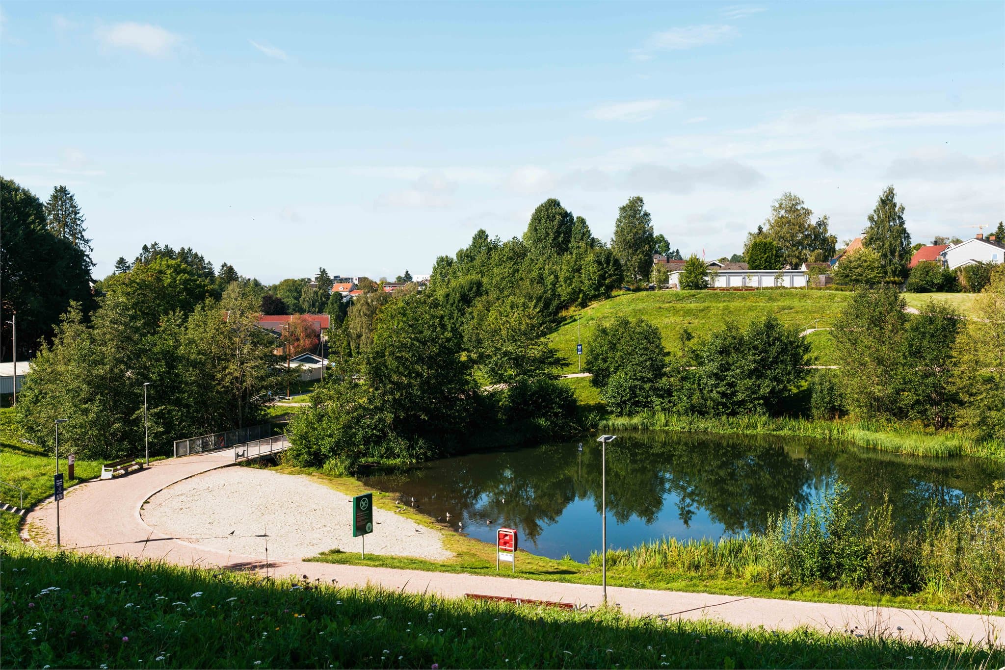 Idylliske Bjerkedalen park ligger en liten spasertur unna.