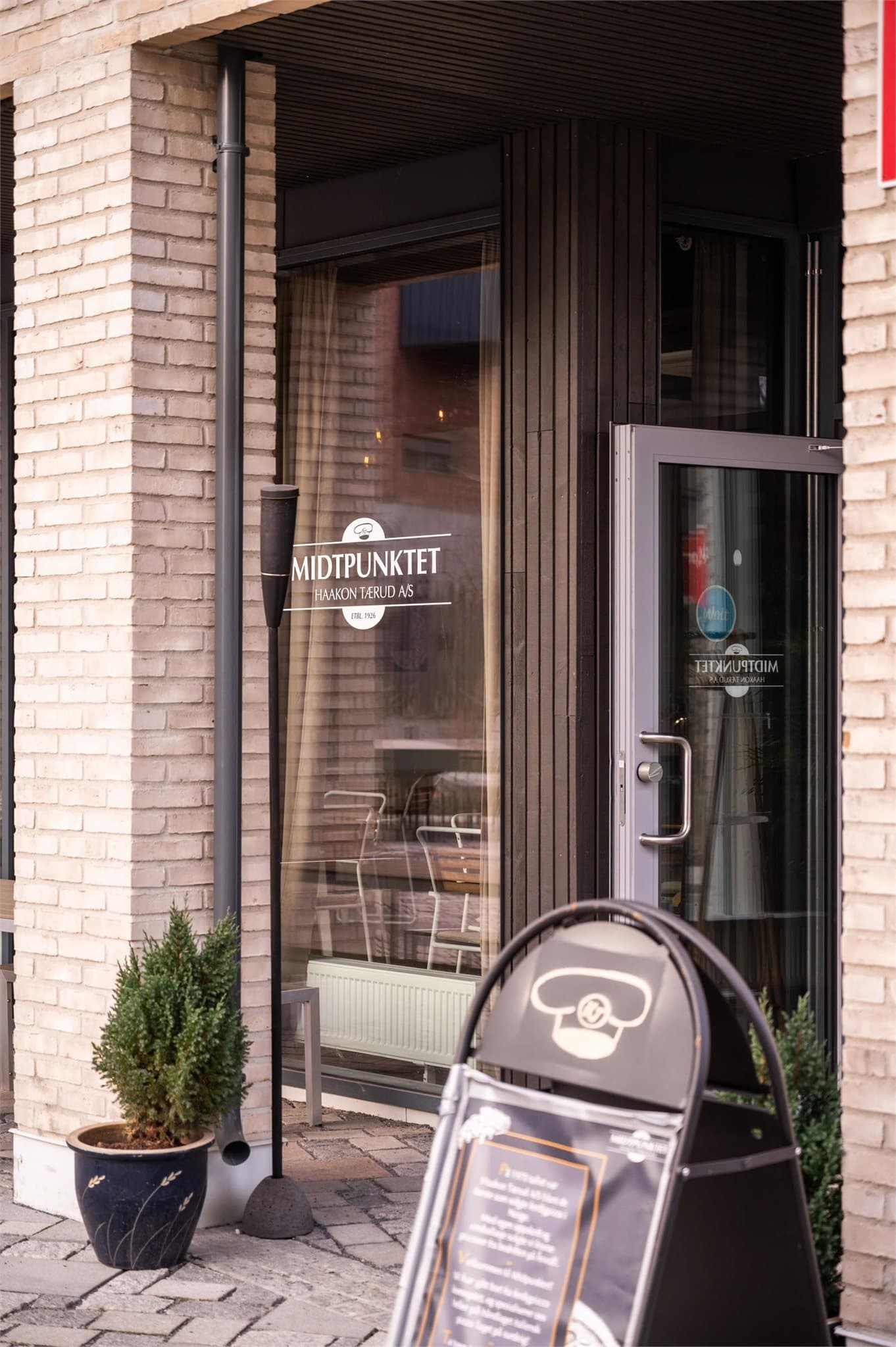 Her ligger blant annet midtpunktet som er en trivelig bistro med Italiensk pizza i fokus.jpeg