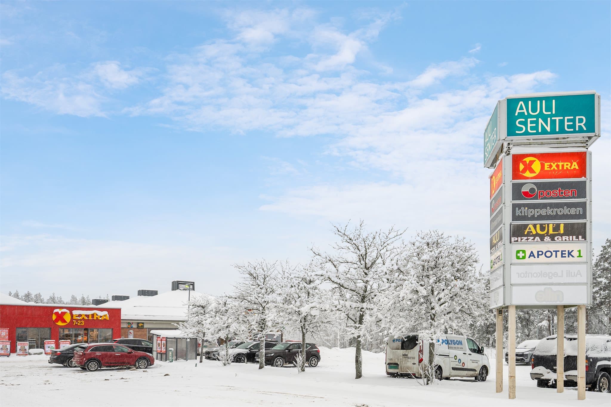 Fra leiligheten er det kort vi til Auli senter hvor man finner dagligvarebutikk, frisør, gatekjøkken, post i butikk og apotek.