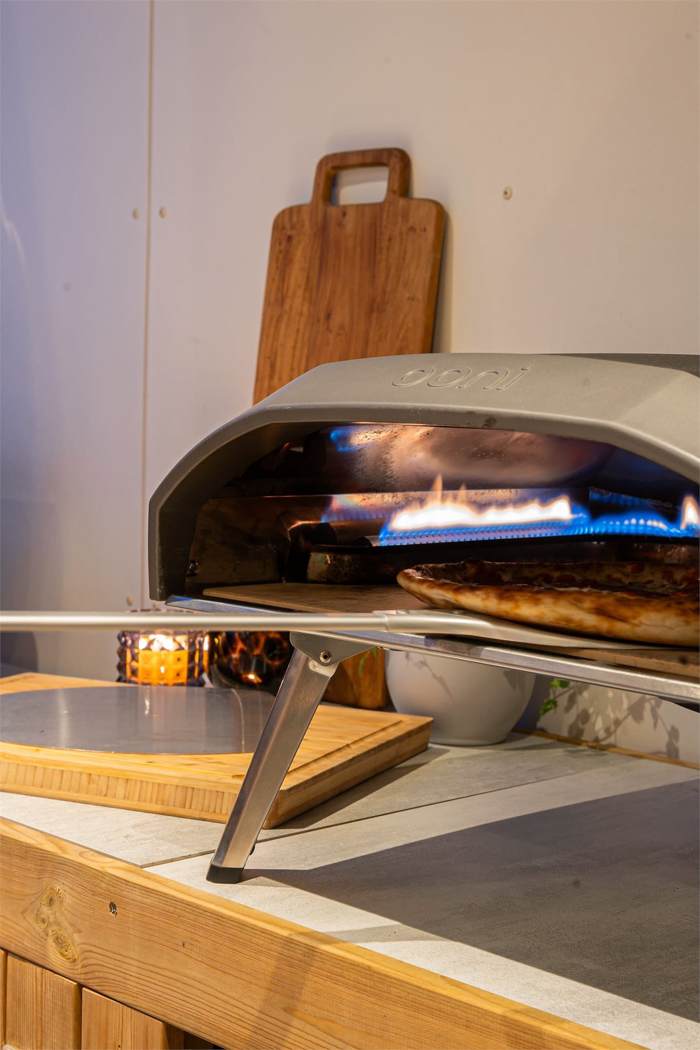 Skap ekte middelhavsstemning på egen terrasse! Her ligger alt til rette for hyggelige pizzakvelder med familie og venner, mens du nyter den lune atmosfæren og utsikten mot marka.