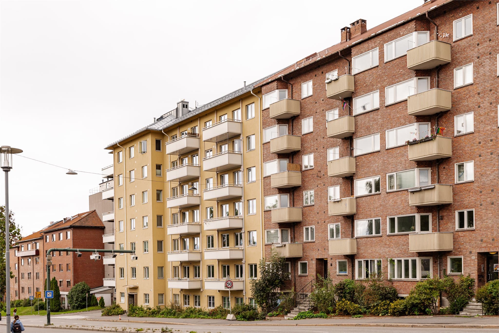 Fagerheimgata 18 ligger i et populært og urbant område mellom Torshov og Grünerløkka, med et rikt utvalg av hyggelige kaféer, restauranter, butikker og servicetilbud i nærområdet.