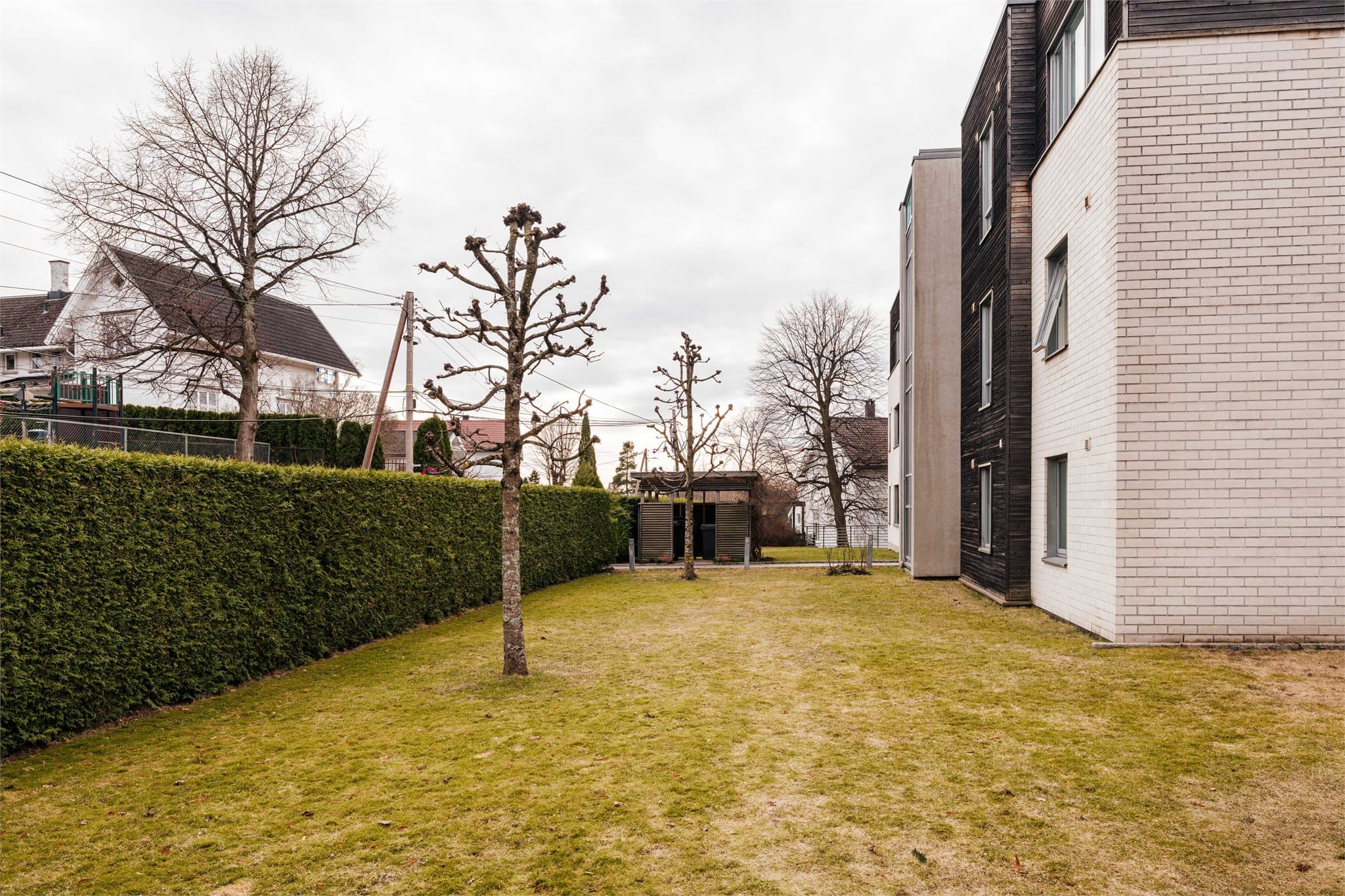 Eiendommen ligger rolig til på Vinderen, i et stille og behagelig område hvor mange blir værende i over tid.