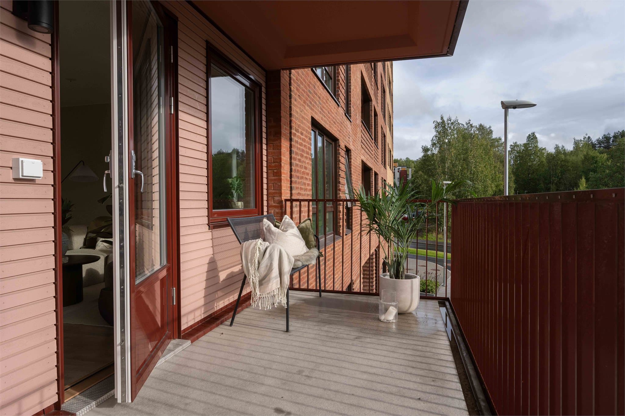 Utover egne private uteområder disponerer også beboerne en felles takterrasse.