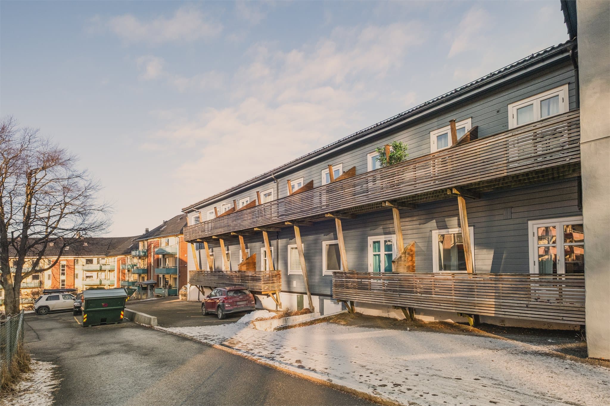 - Verdifullt med ekstra lagringsplass i ekstern bod på 2,5m² i byggets kjeller -