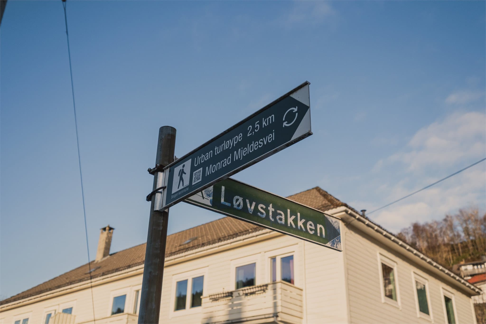 - Området er rikt på flotte naturopplevelser som Løvstakken, Løvstien og andre turstier på Strandafjellet fine alternativer -