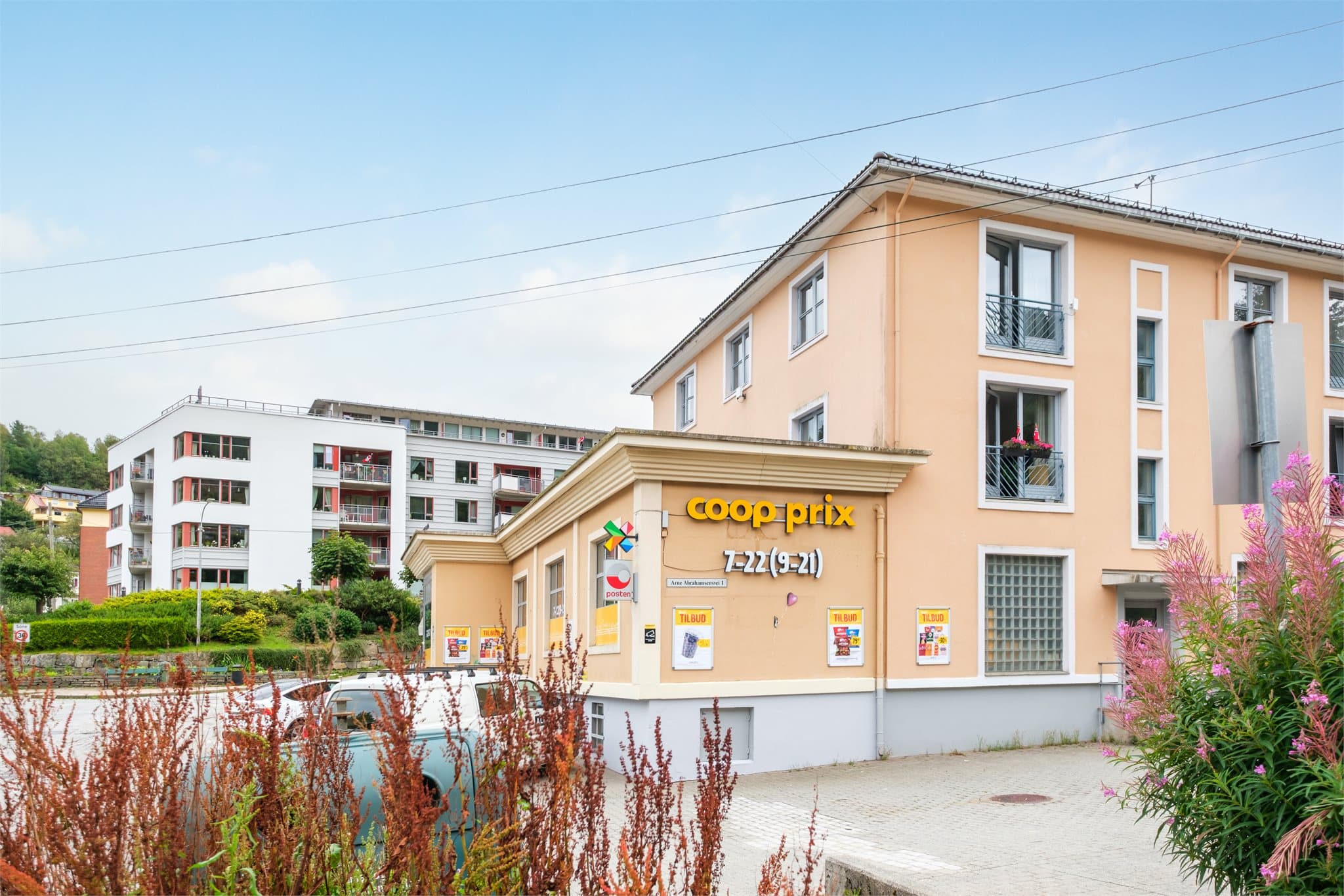 - Videre har man også Coop Prix Melkeplassen kun 3 minutters gange fra leiligheten -