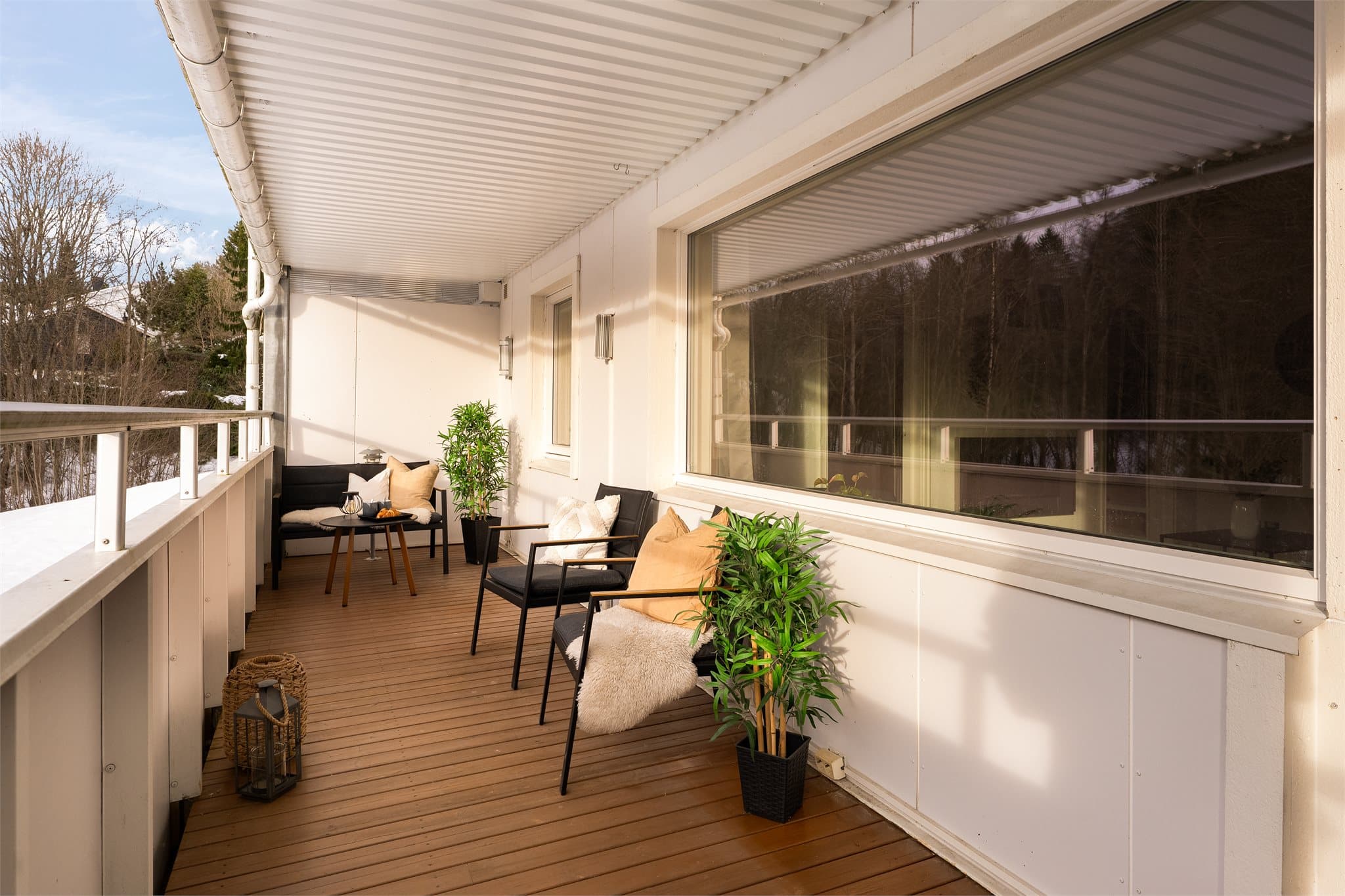 Her er det god plass til flere sittegrupper, grill og beplantning.