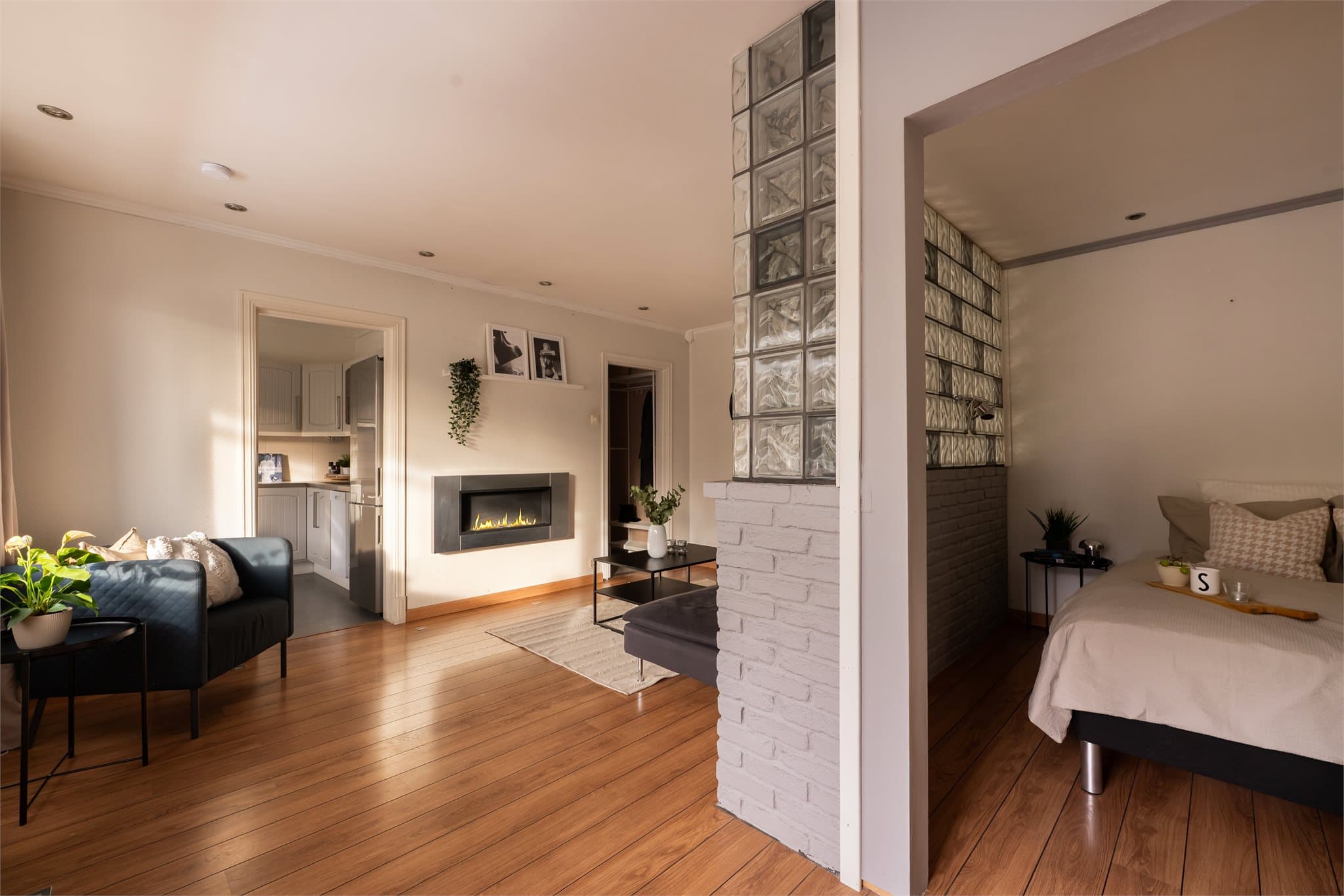 I stuen finner du også sovealkoven.