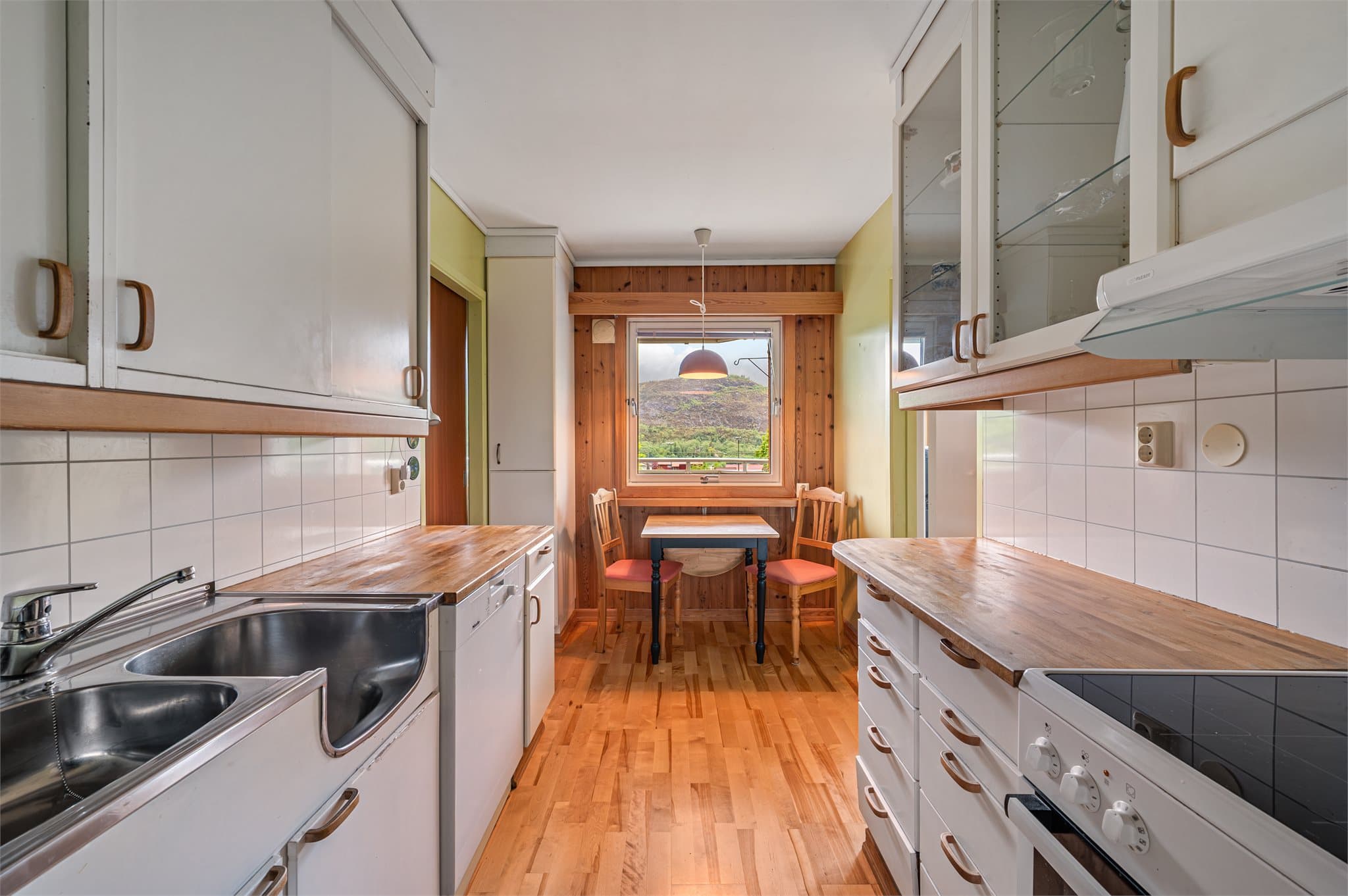 - Praktisk med plass til et hyggelig frokostbord -