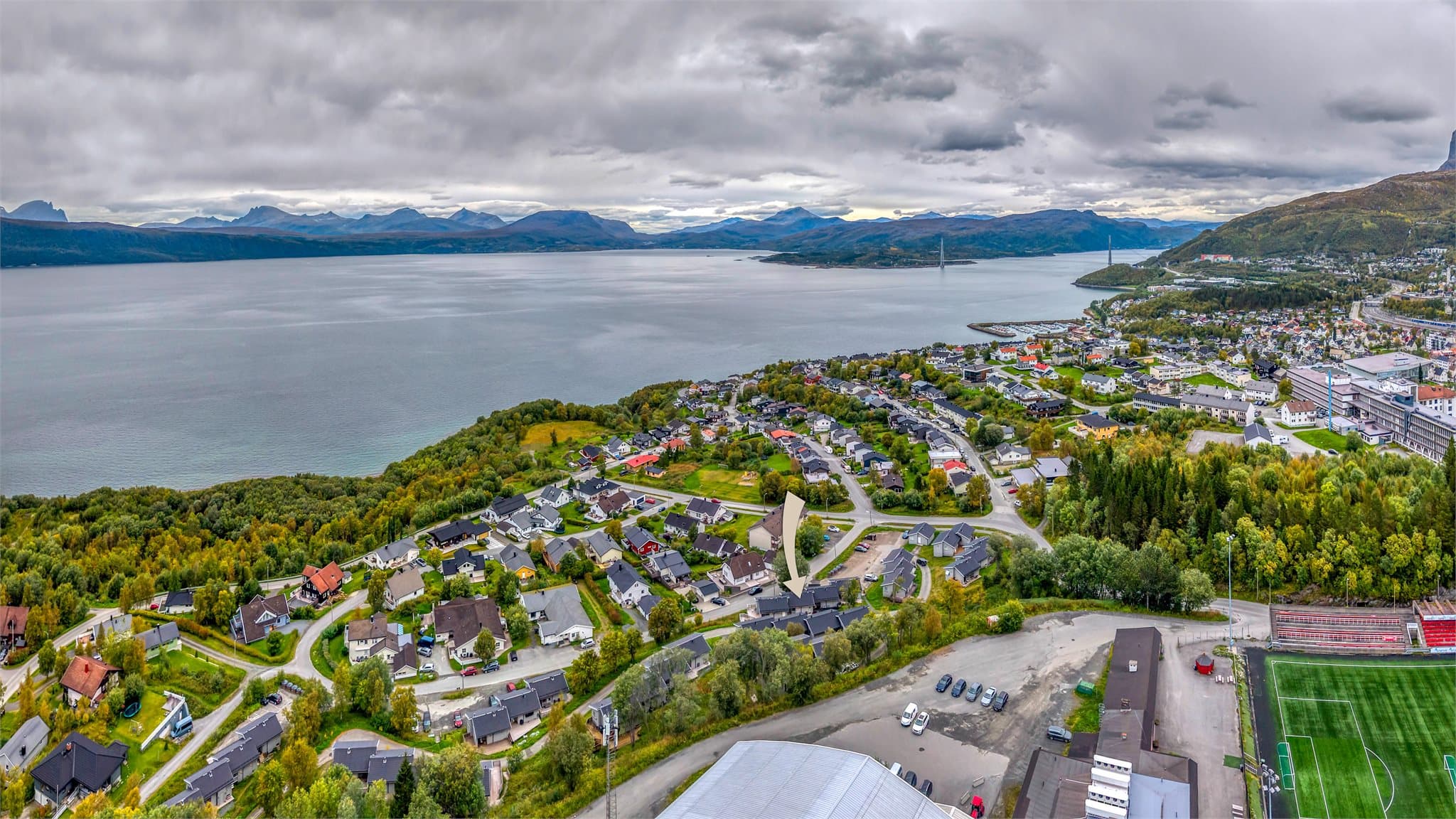 Området har vidstrakt utsikt mot Ofotfjorden.