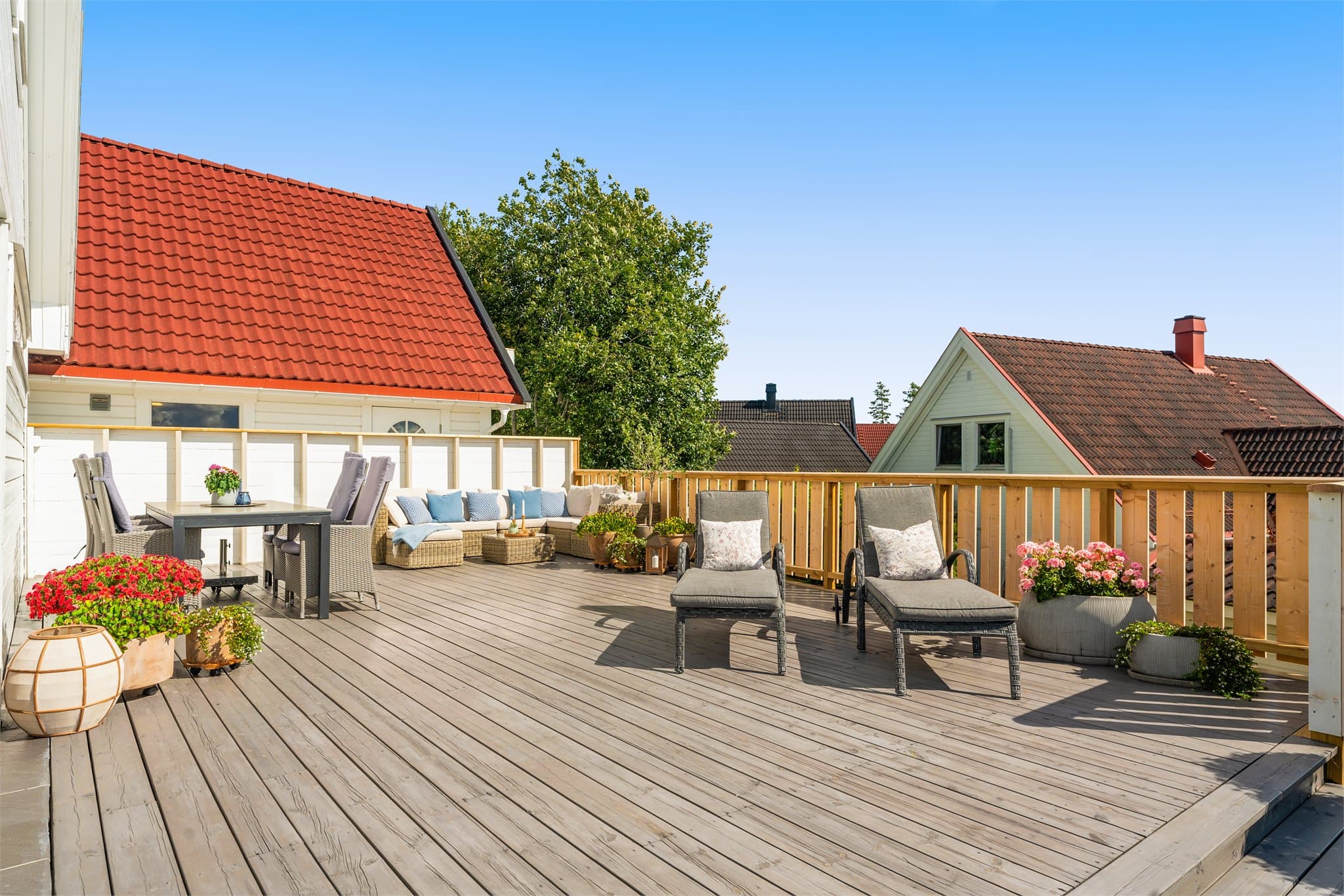 Terrasse med nytt rekkverk