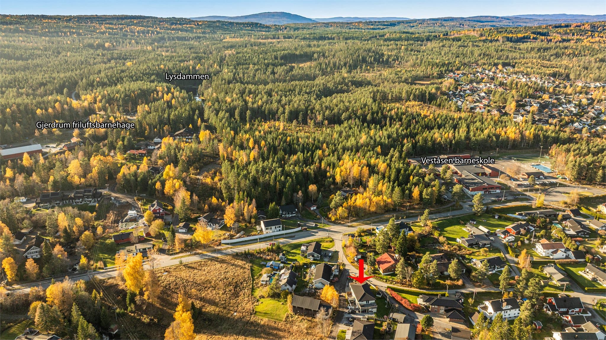 Kort vei til flotte friluftsmuligheter i Romeriksåsen; badeplasser og milevis med turstier.