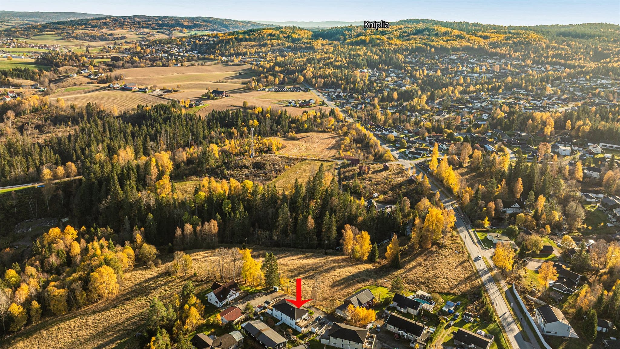 Kniplia skisenter og Gjerdrum golfbane ca 3 km fra boligen.
