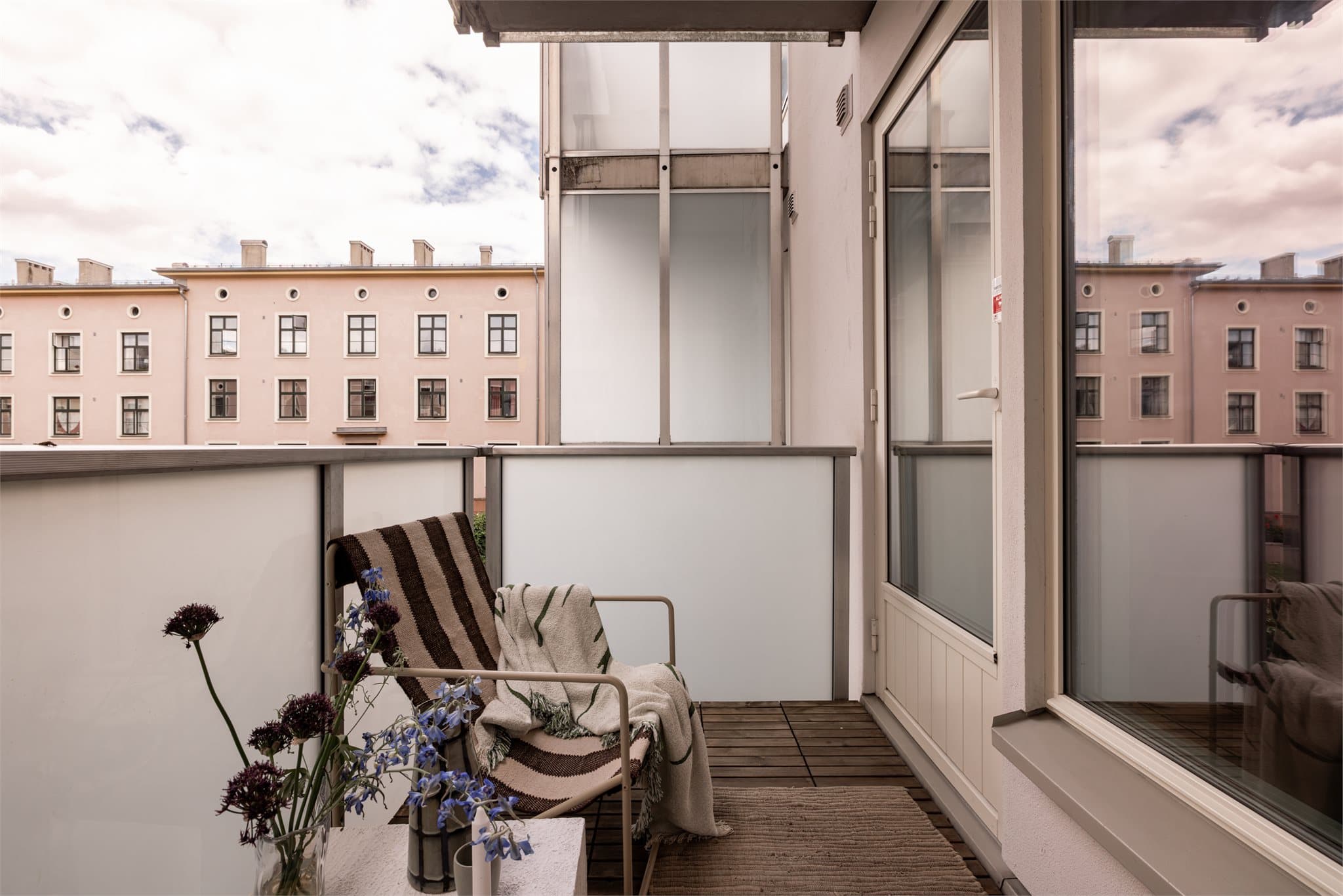 Dette er en lys og lekker 2-roms med balkong.