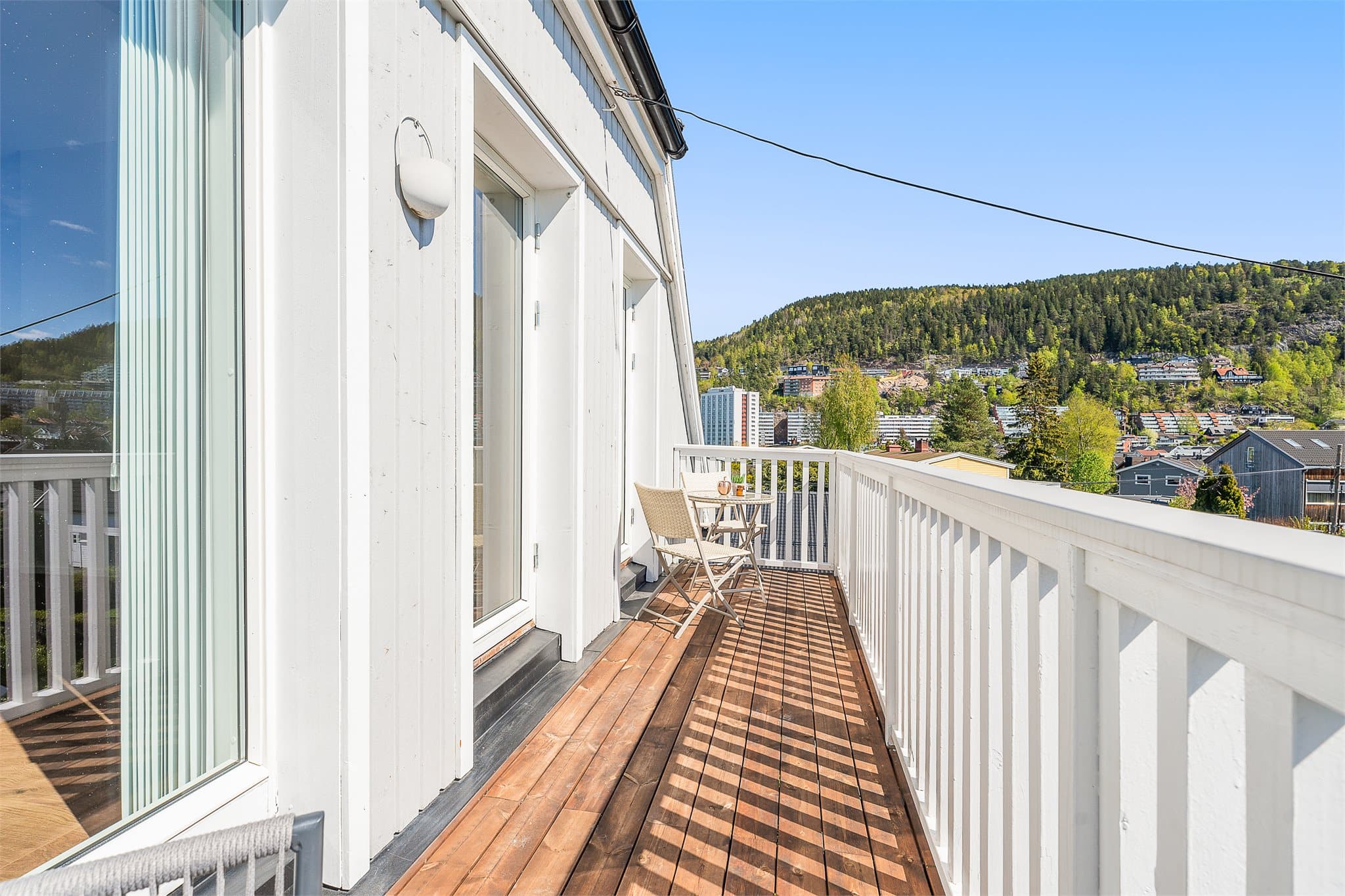 Herlig stemning og utsikt på balkongen!