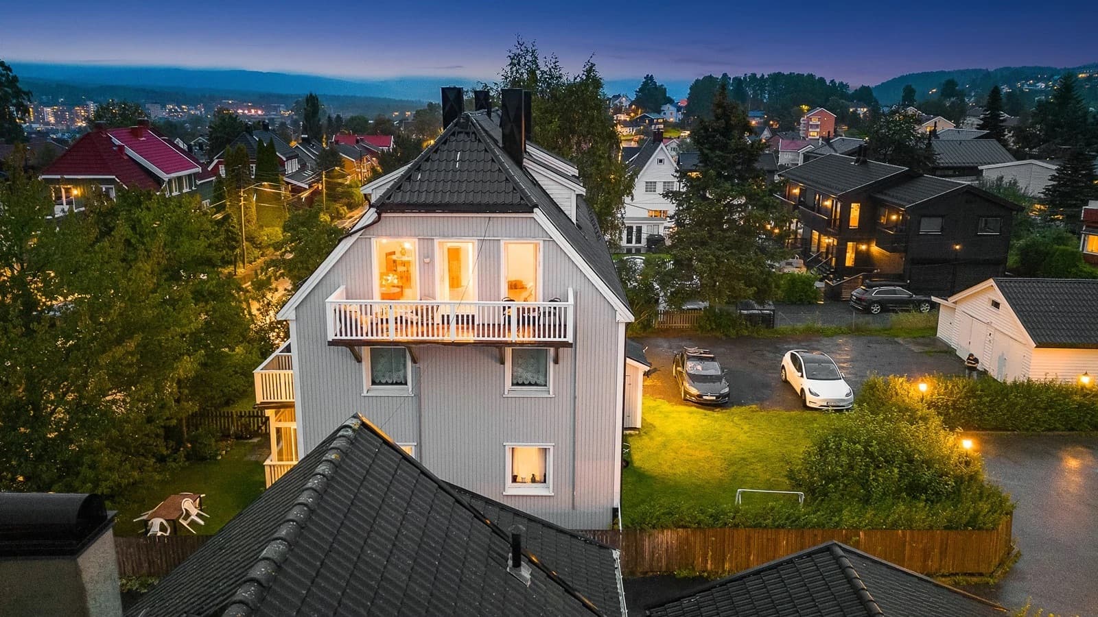 Sameiet har en god vedlikeholdhistorikk. Hagen bak huset er tilgjengelig for alle beboerne i sameiet