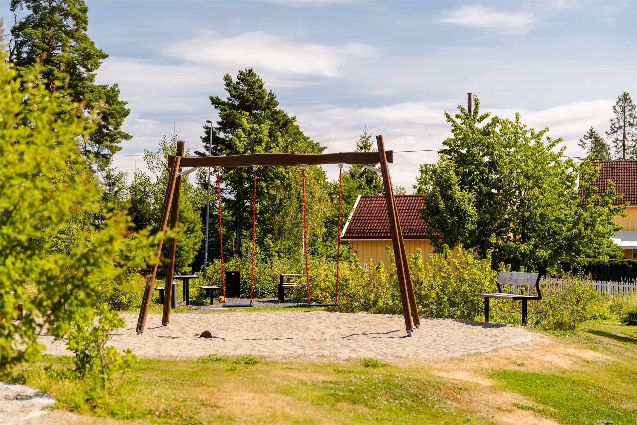 Lekeplassene er sentralt plassert på fellesområdene.