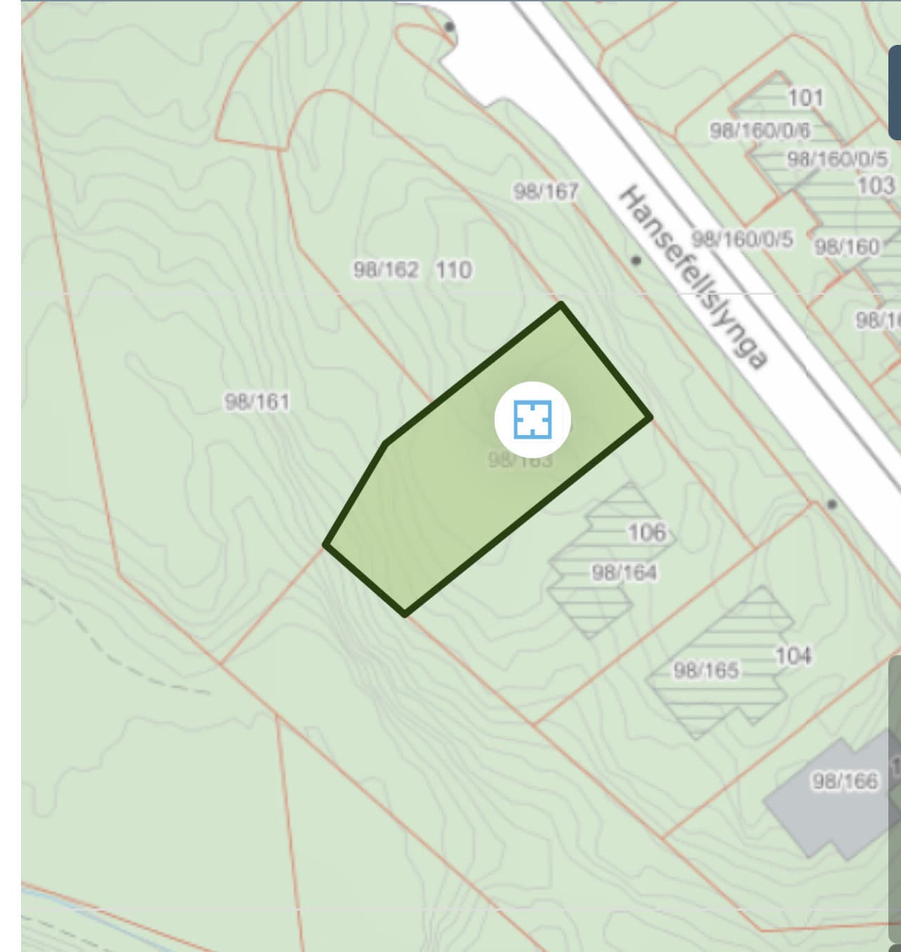 Hansefellslynga 108 har tomt på 697 kvm.