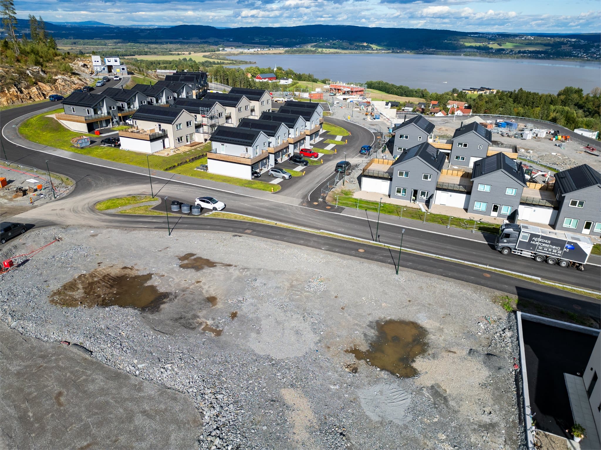 Her kan du bygge med BYA 25 %, inntil 2 etasjer og mønehøyde 9 m.