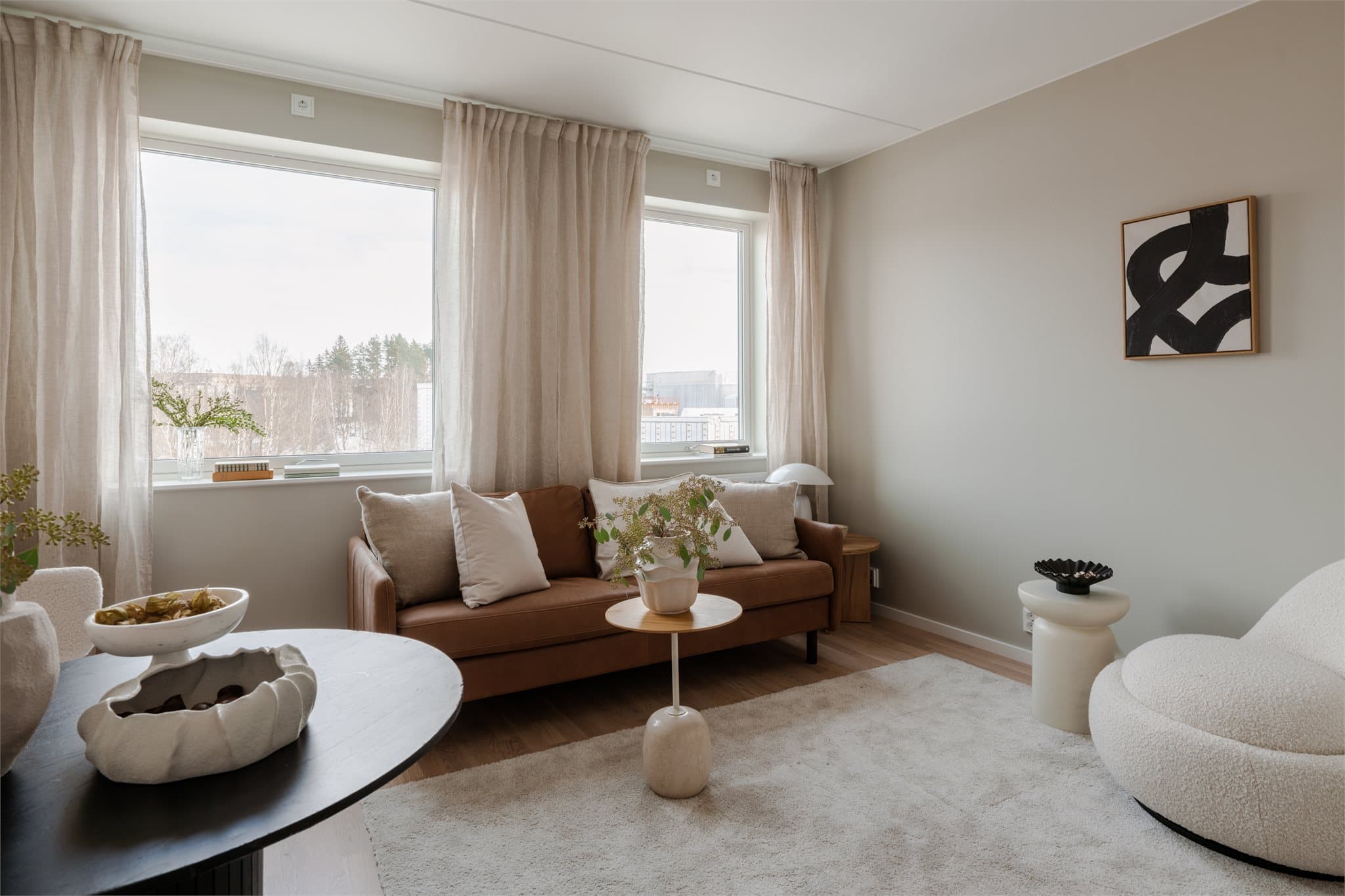 Denne delen har egen inngang og er en fleksibel løsning for utleie eller en tenåring.