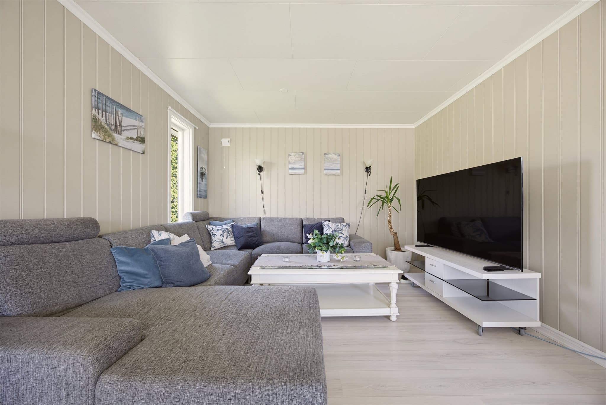 God plass til stor sofakrok gjør dette til et naturlig samlingspunkt for hele familien.