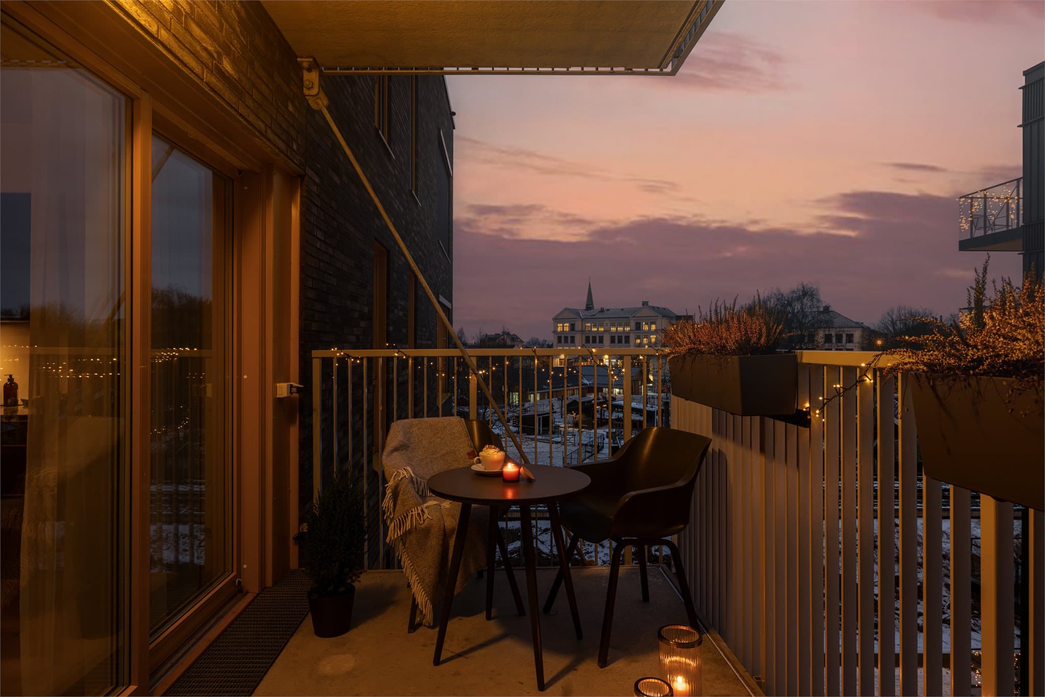 Skyvedøren sørger for en sømløs overgang mellom ute- og innerom.