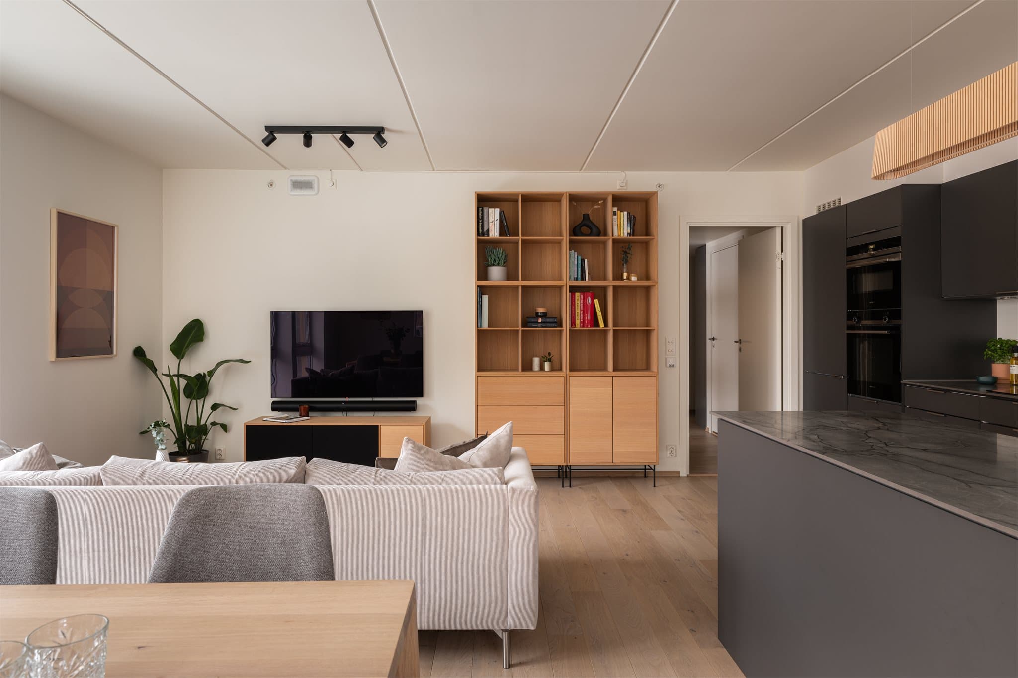 Lekker enstav eikeparkett på gulvene.