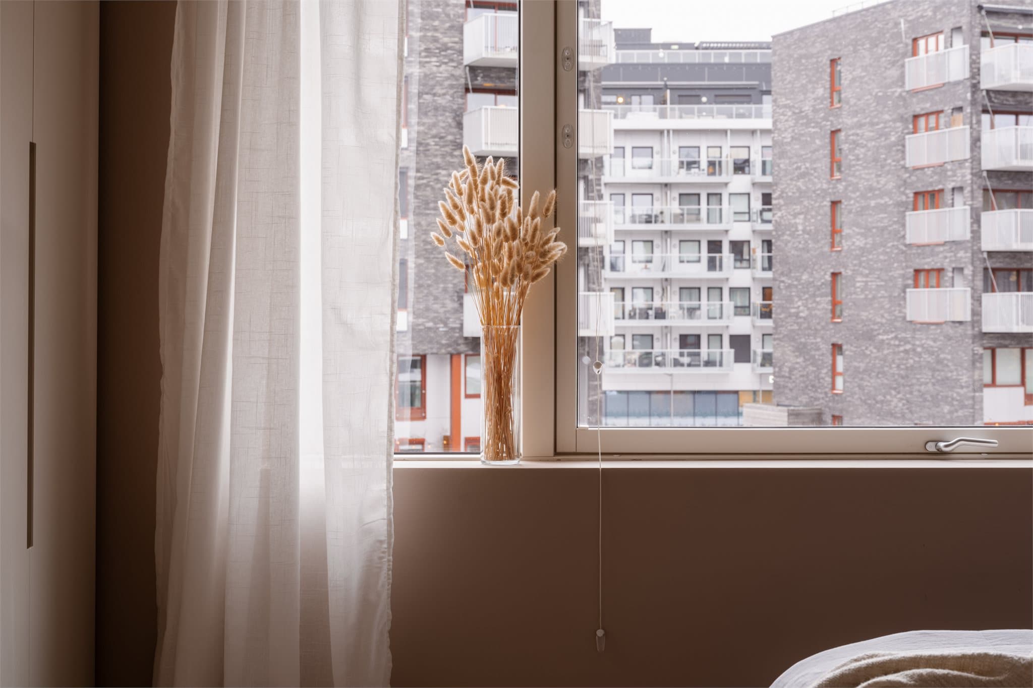 Soverommet har delikate fargevalg og behagelig atmosfære.