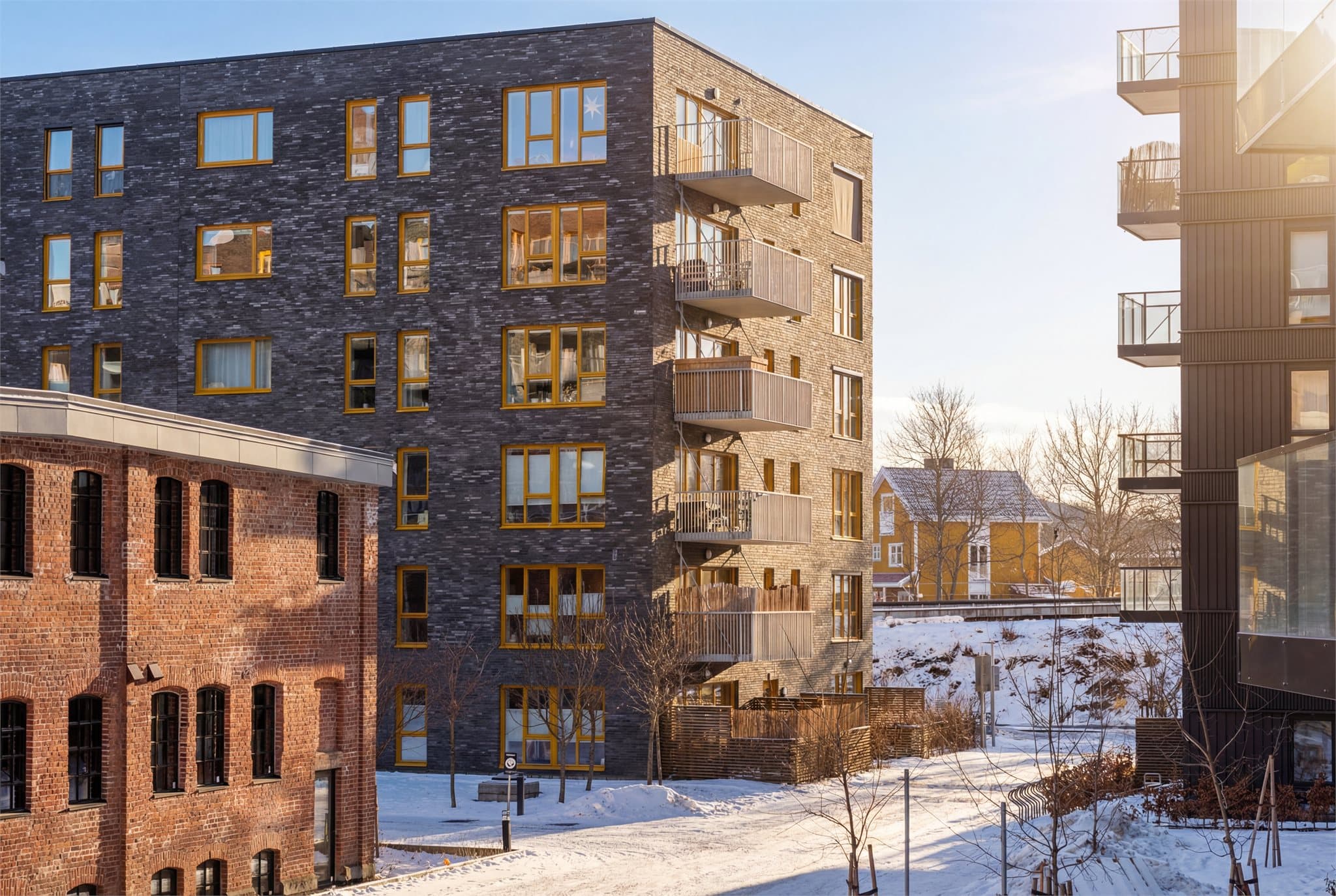 Sameiet består av 71 seksjoner fordelt på adressene Rolf Hofmos gate 6, 8 og 10.