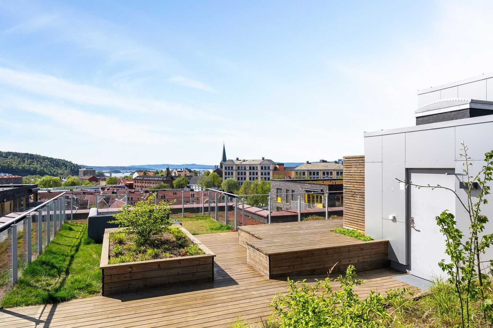 Leiligheten har tilgang til felles takterrasse