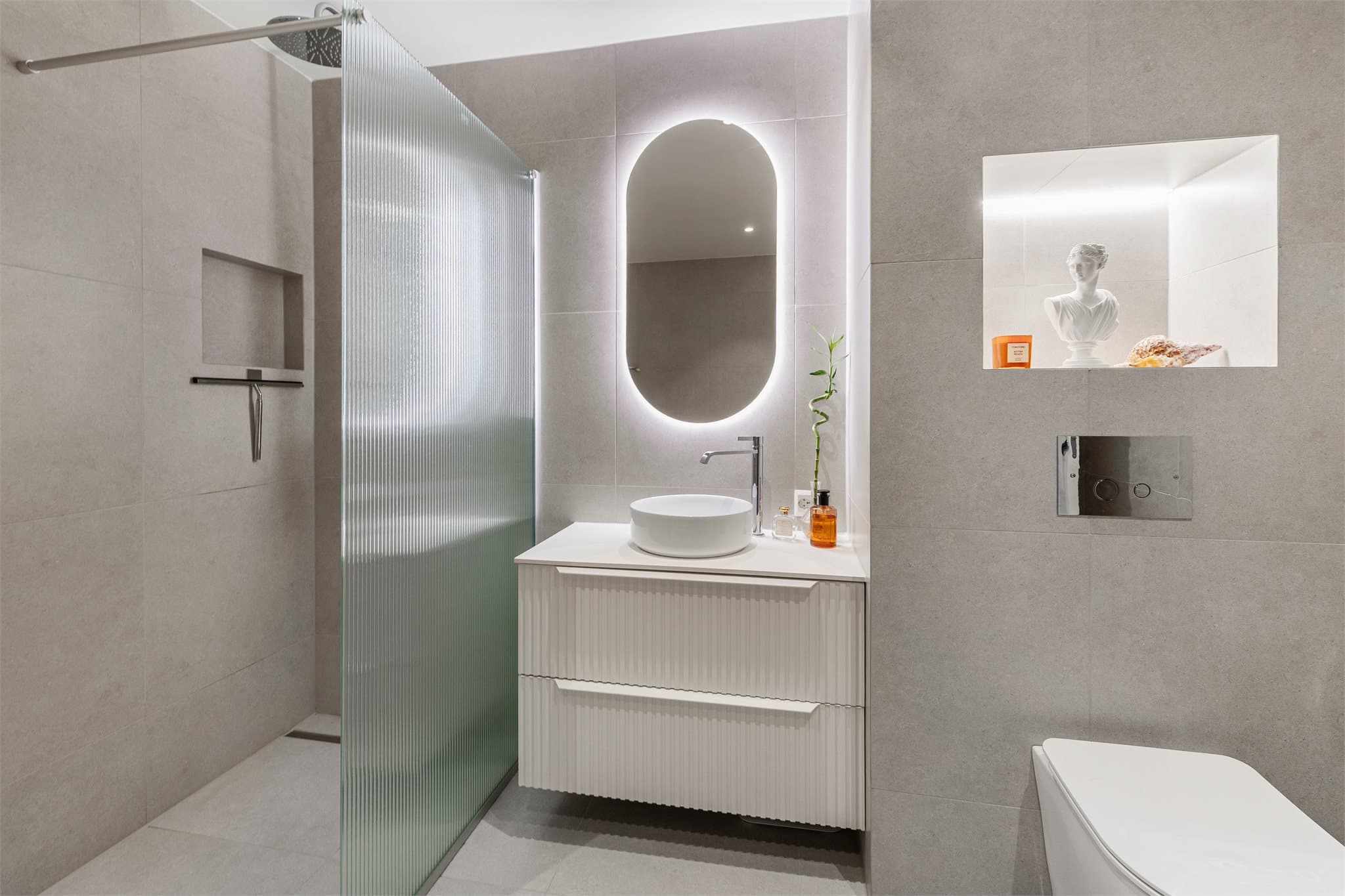 Praktisk og moderne dusjnisje. Regnfallsdusj fra Tapwell!