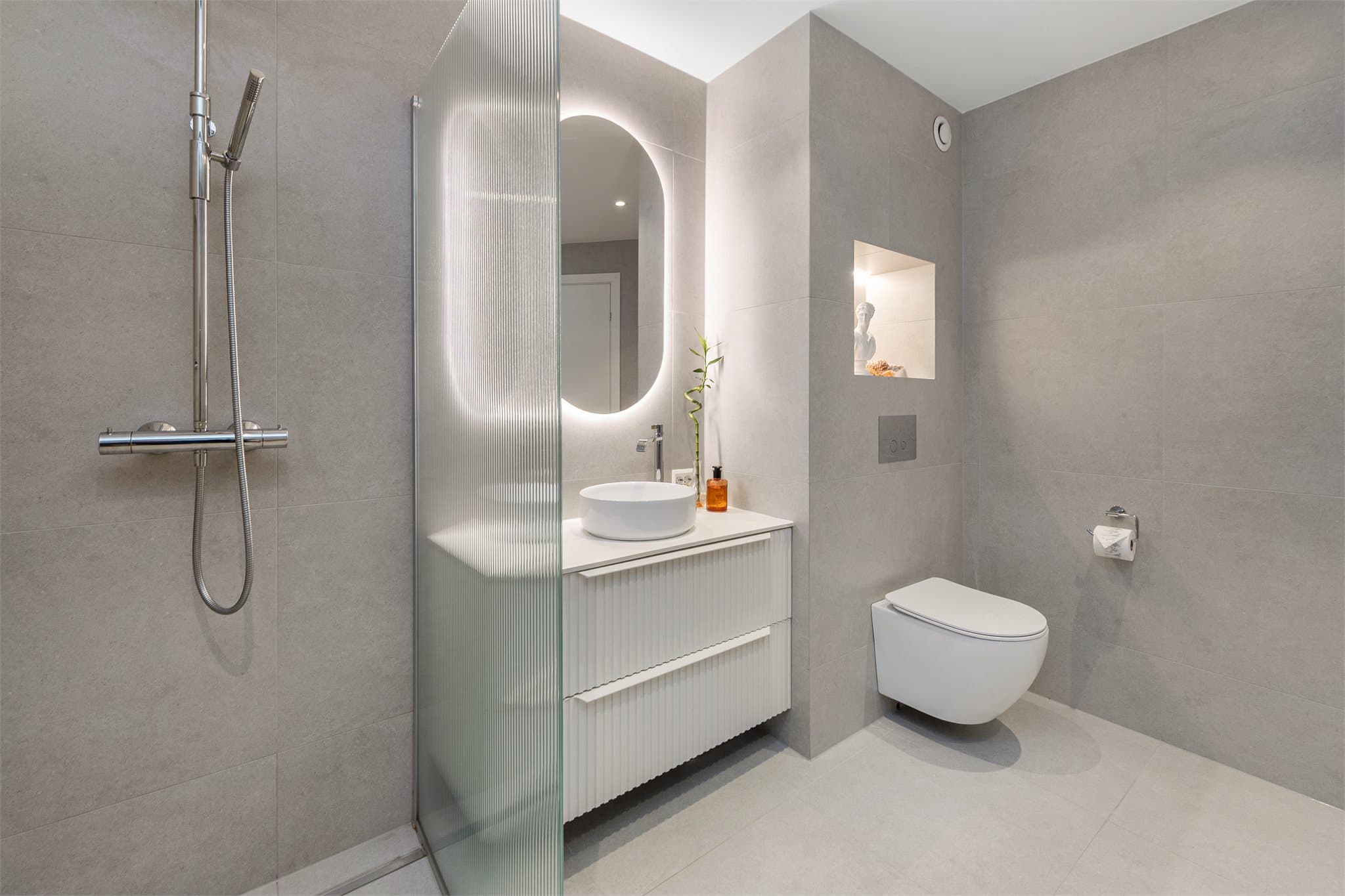 Badet gir et moderne og eksklusivt preg