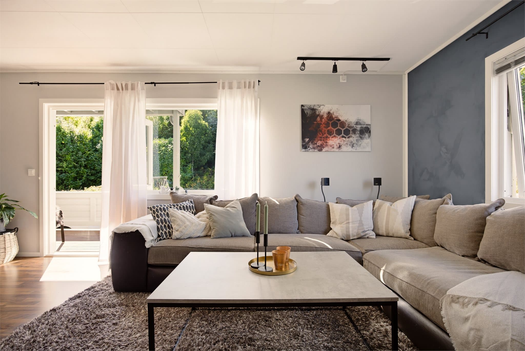 Velkommen til en innbydende leilighet i et rolig og barnevennlig område på Fjerdingby. Foto: Phillip Isaksen