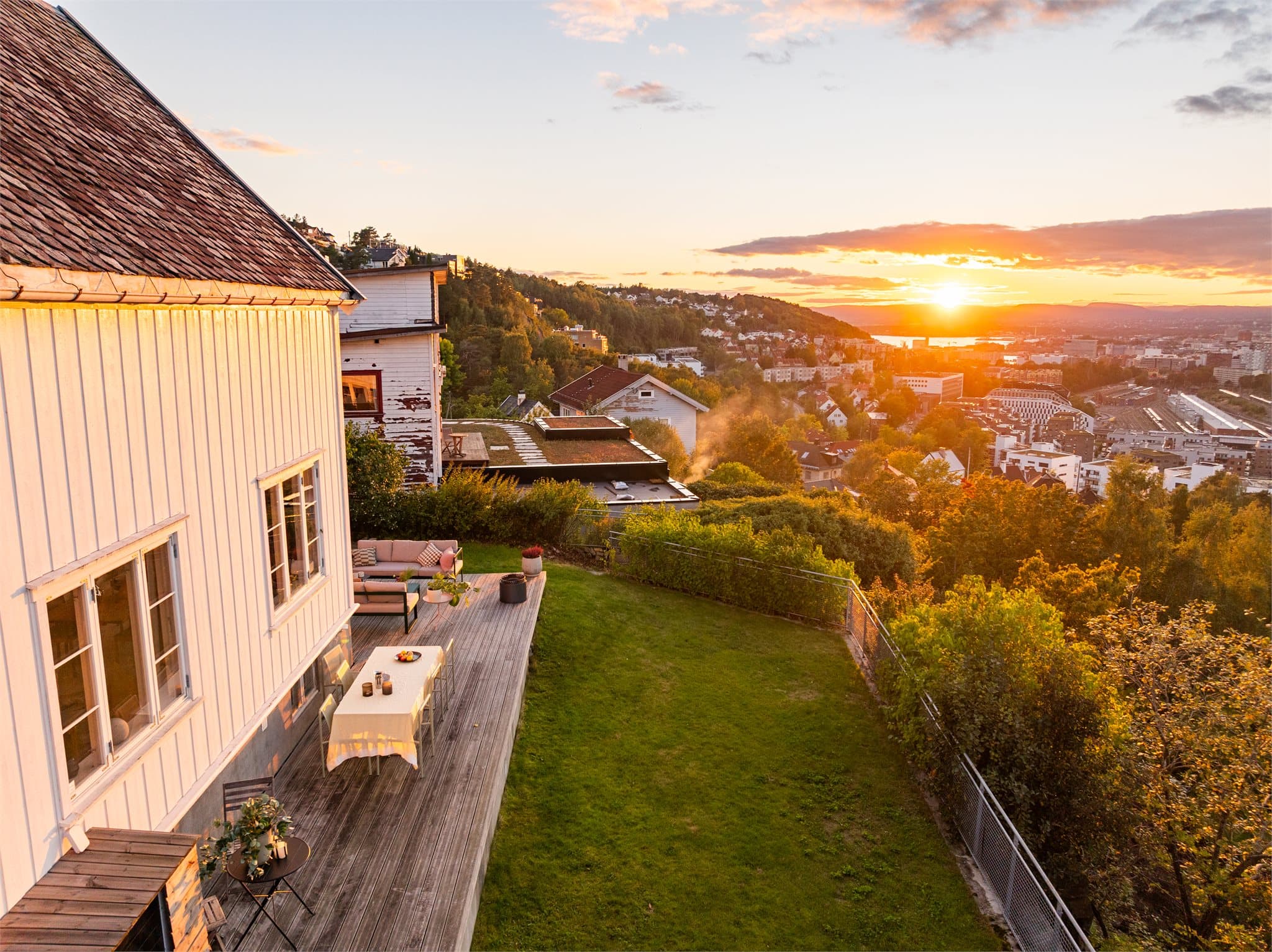 Området er svært attraktivt for både familier og aktive mennesker som ønsker et barnevennlig bosted med kort vei til både friluftsopplevelser og byliv.