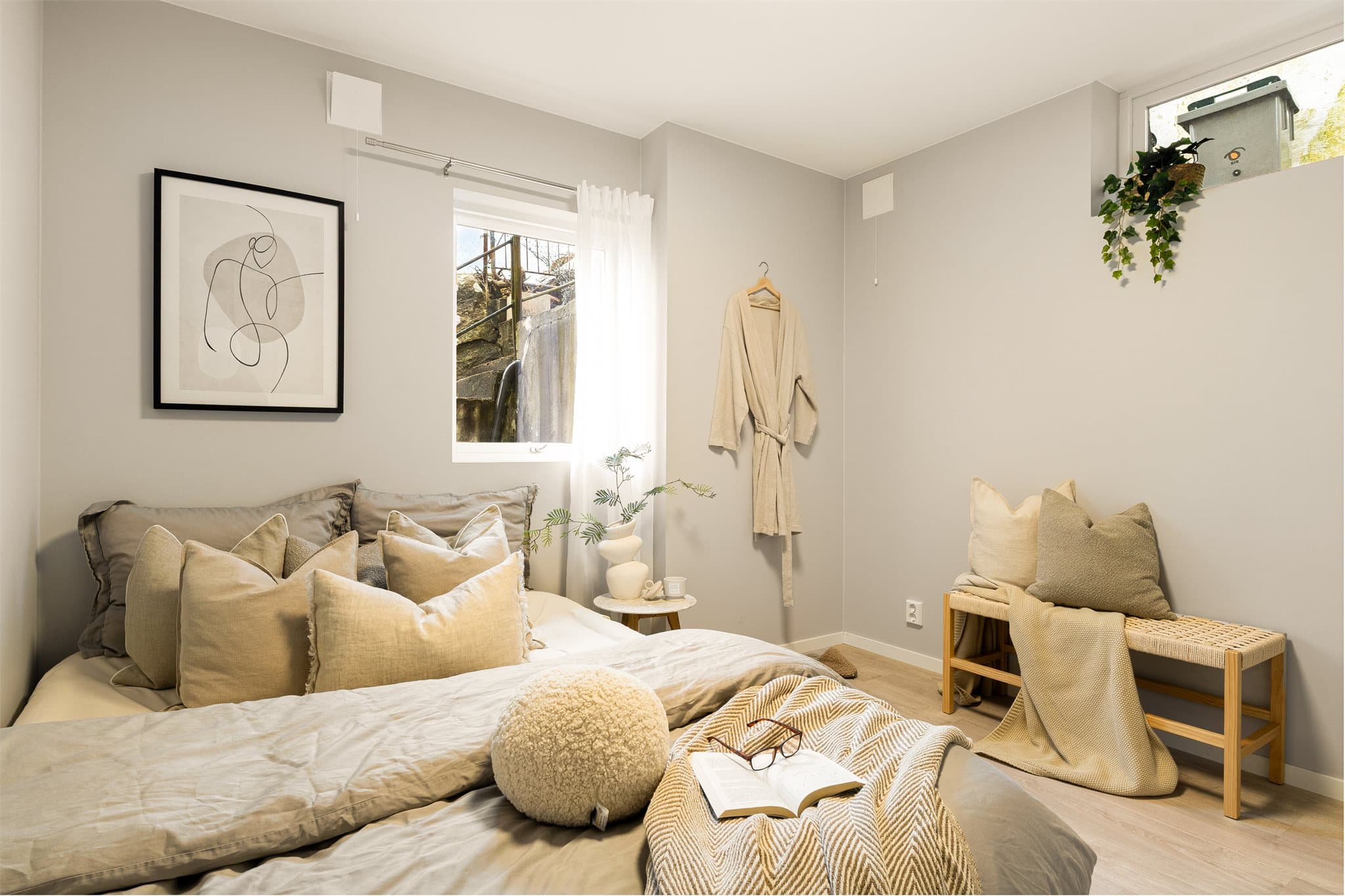 - Soverom 2 måler 9,1m² -