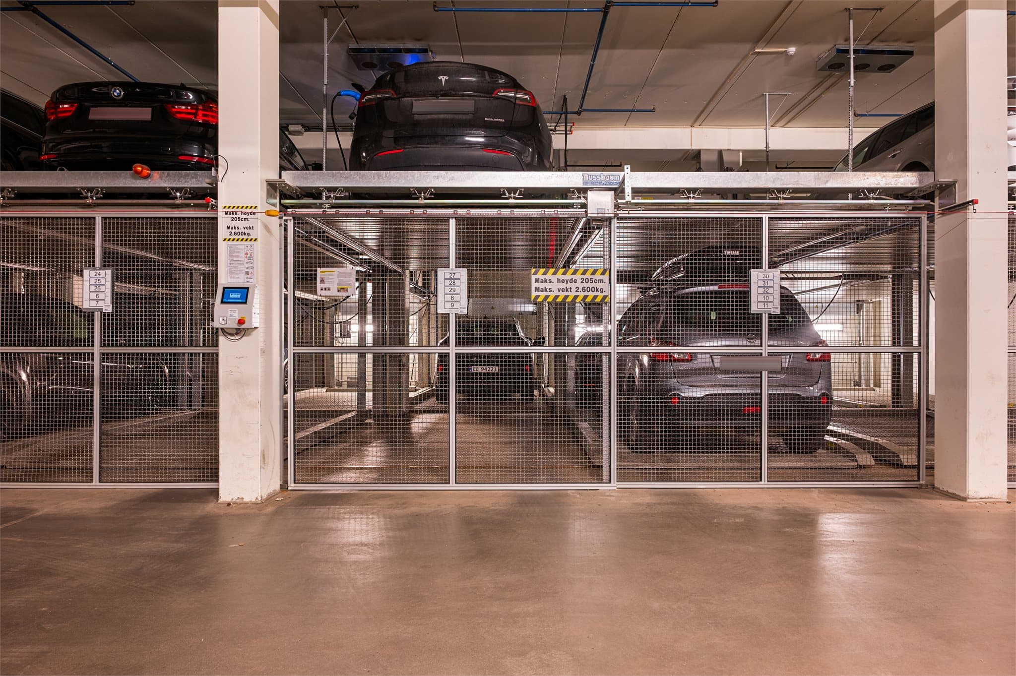 Opsjon på tilhørende parkeringsplass, nummer 28, med elbil-lader i avlåst parkeringsanlegg. Konferer med megler for spørsmål.