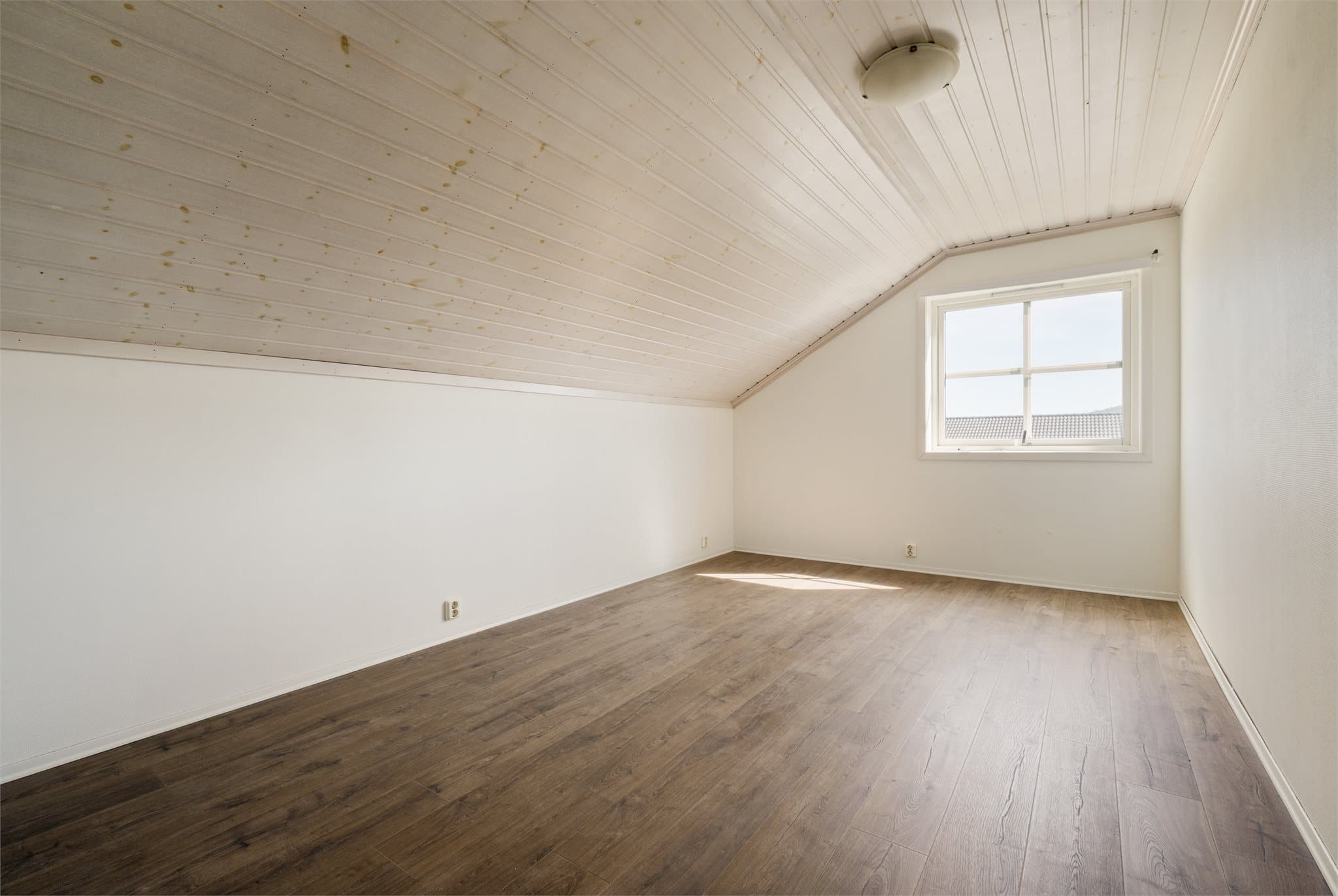 Boligen har to soverom - begge er av god størrelse.