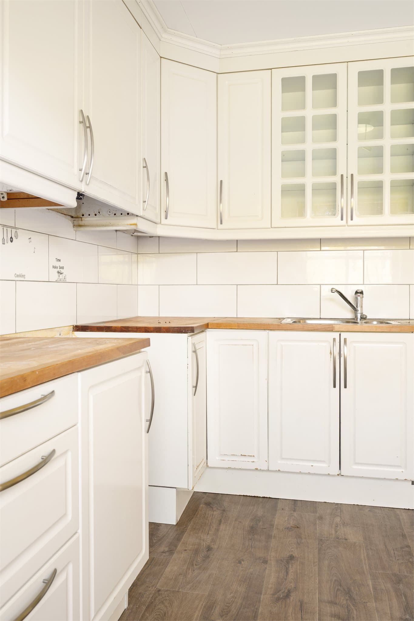 Et praktisk og trivelig kjøkken med gode kvaliteter og fine oppgraderinger i vente.