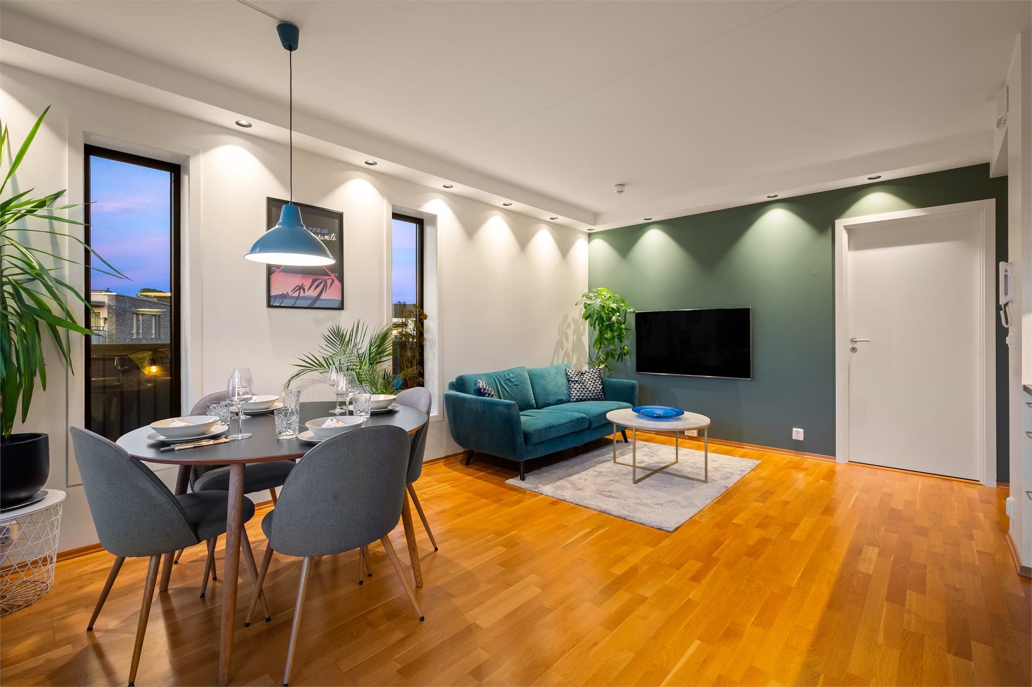 Leiligheten er utstyrt med et balansert ventilasjonsanlegg som sikrer et godt inneklima.